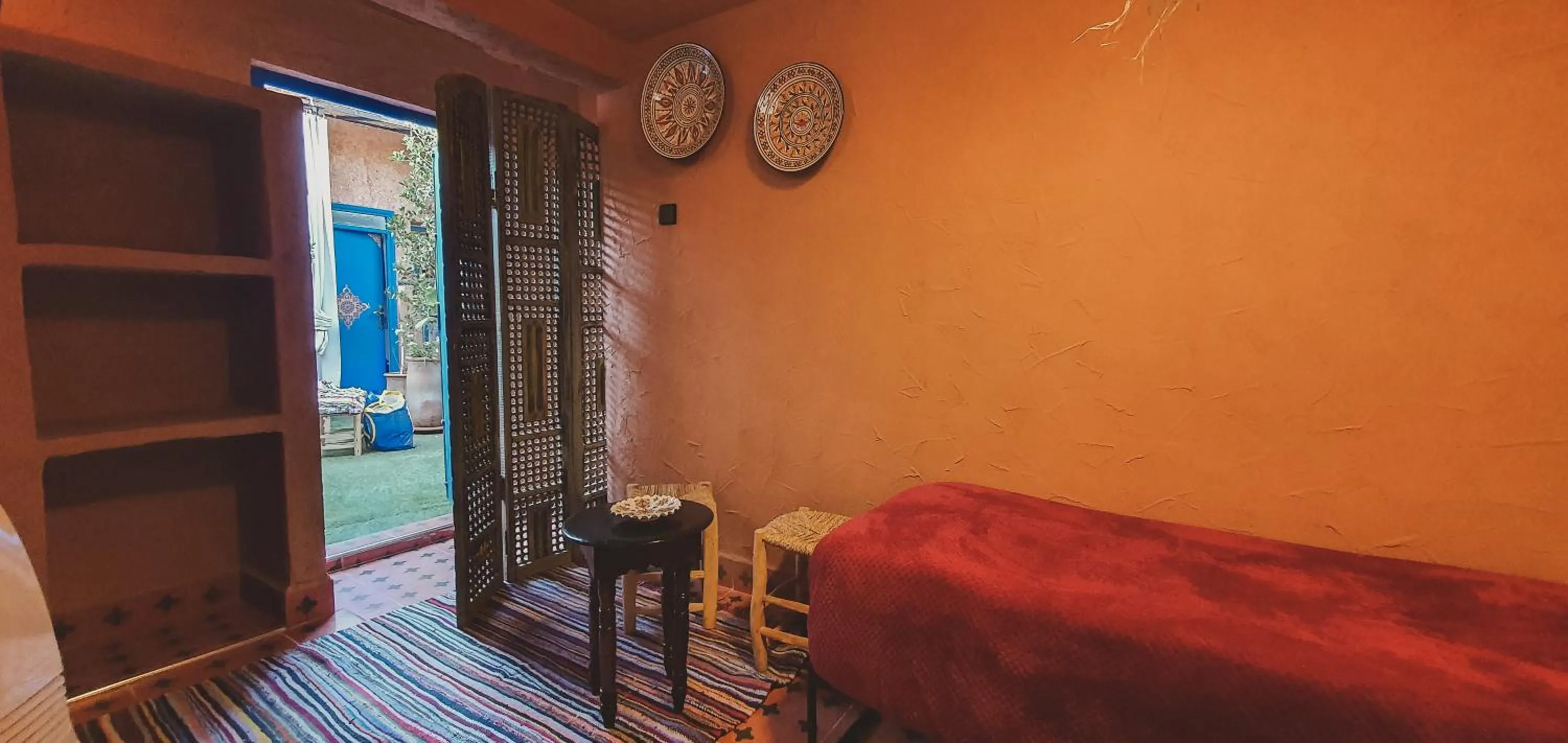 Seating area, Bed in Be Nomad