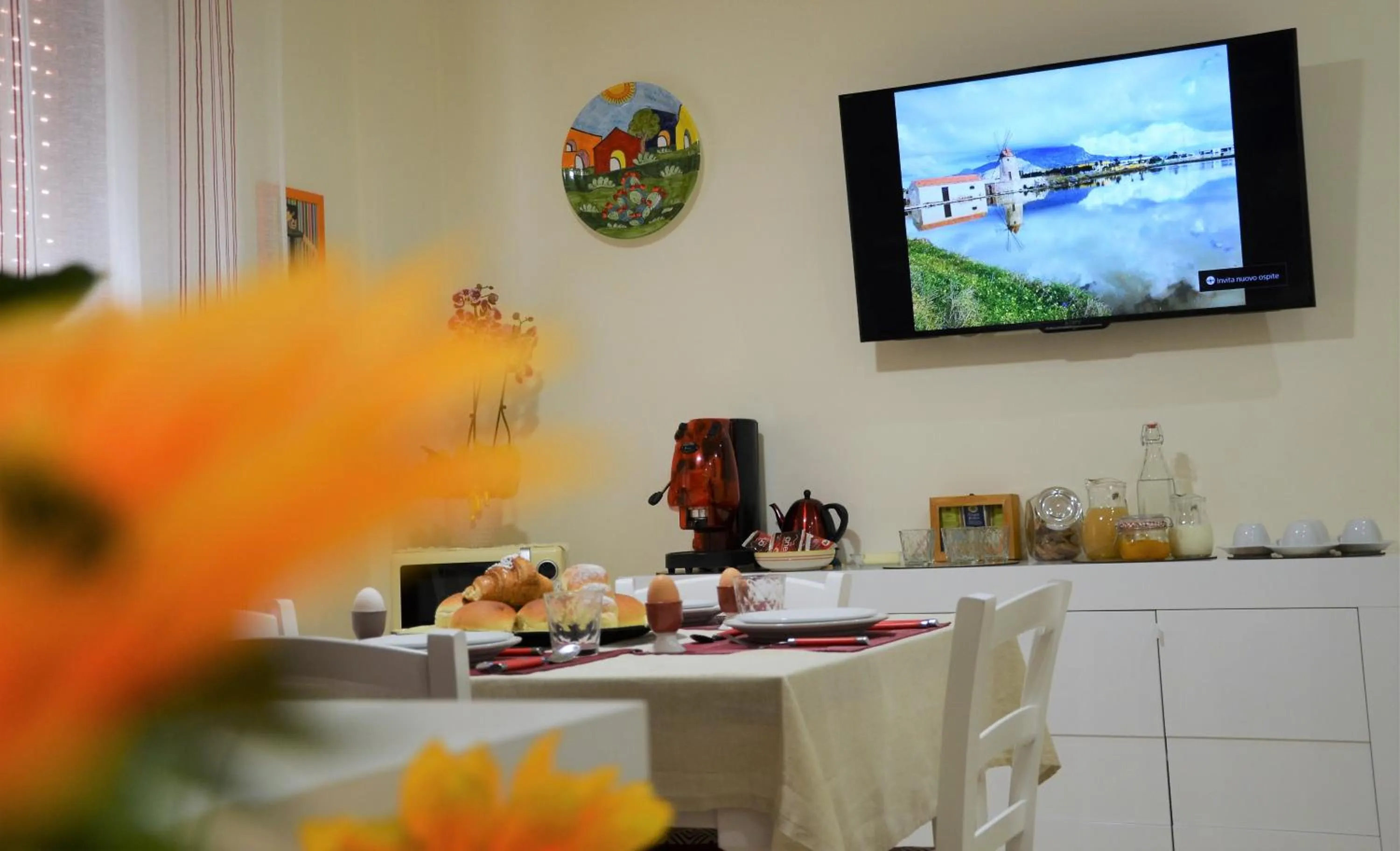 Communal lounge/ TV room in Kantunè