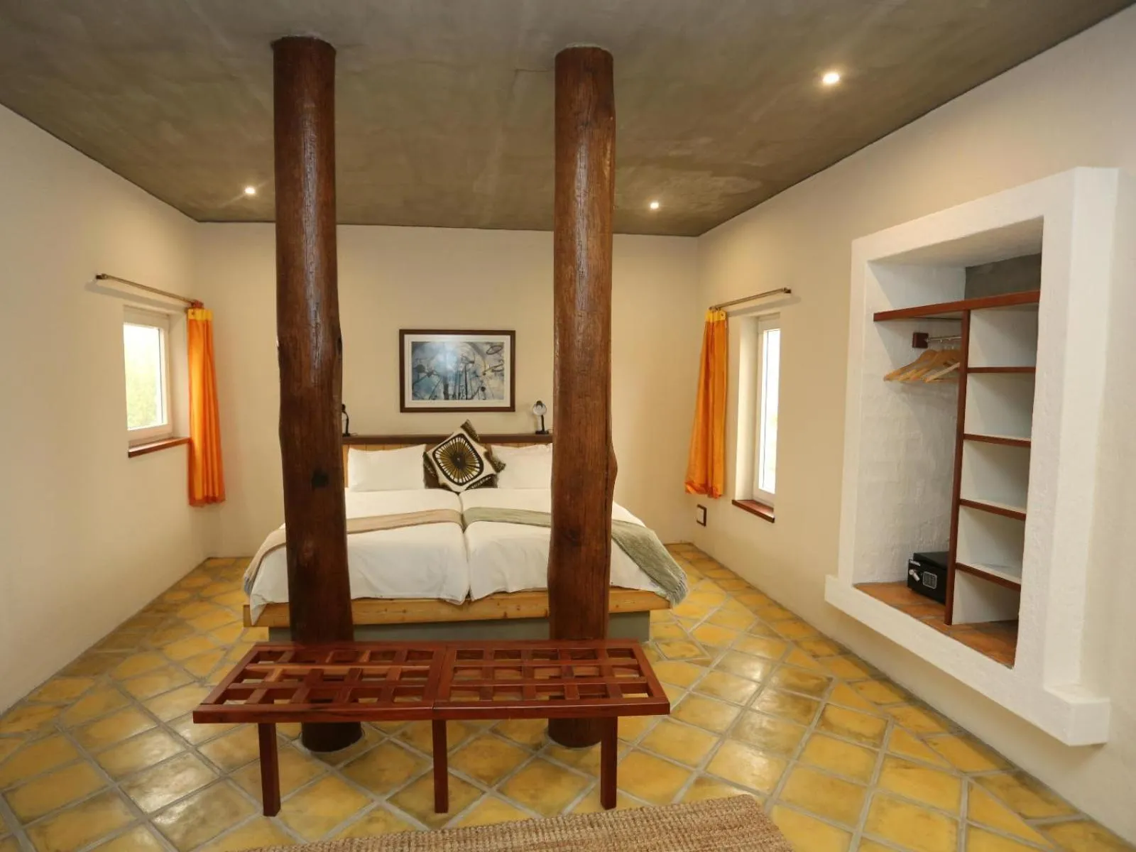Photo of the whole room, Bed in Desert Breeze Lodge