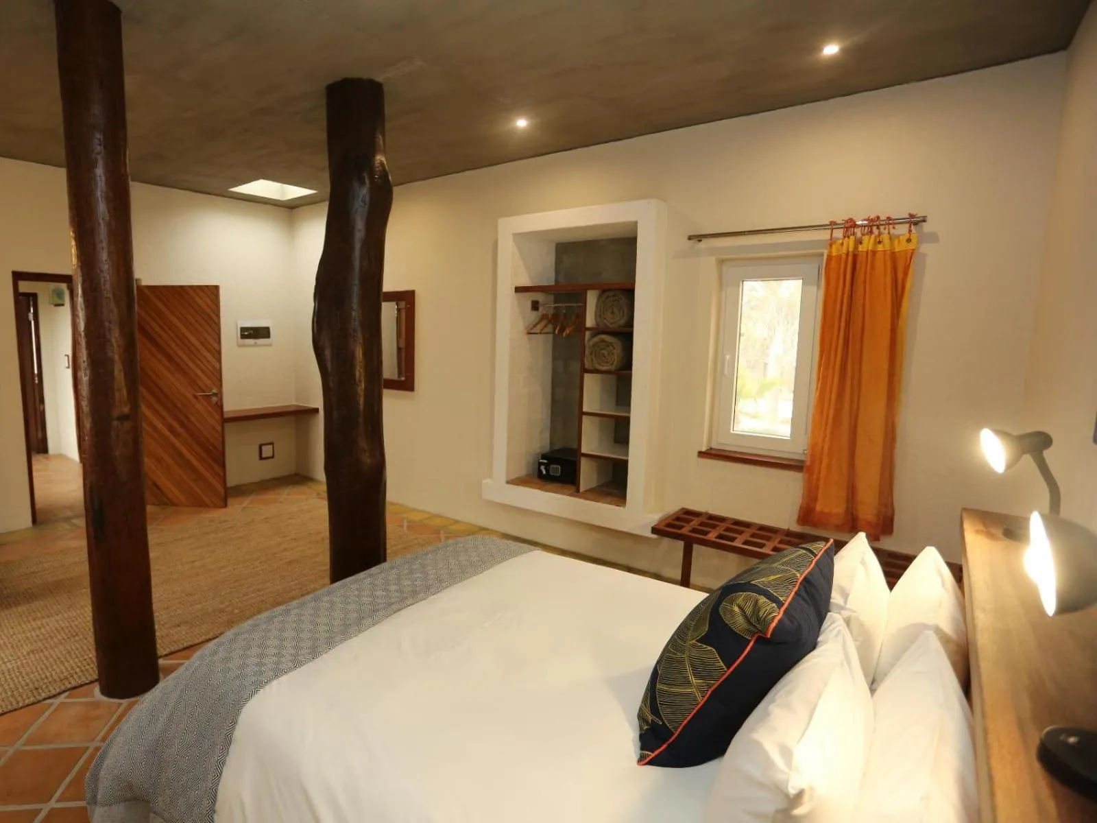 Photo of the whole room, Bed in Desert Breeze Lodge