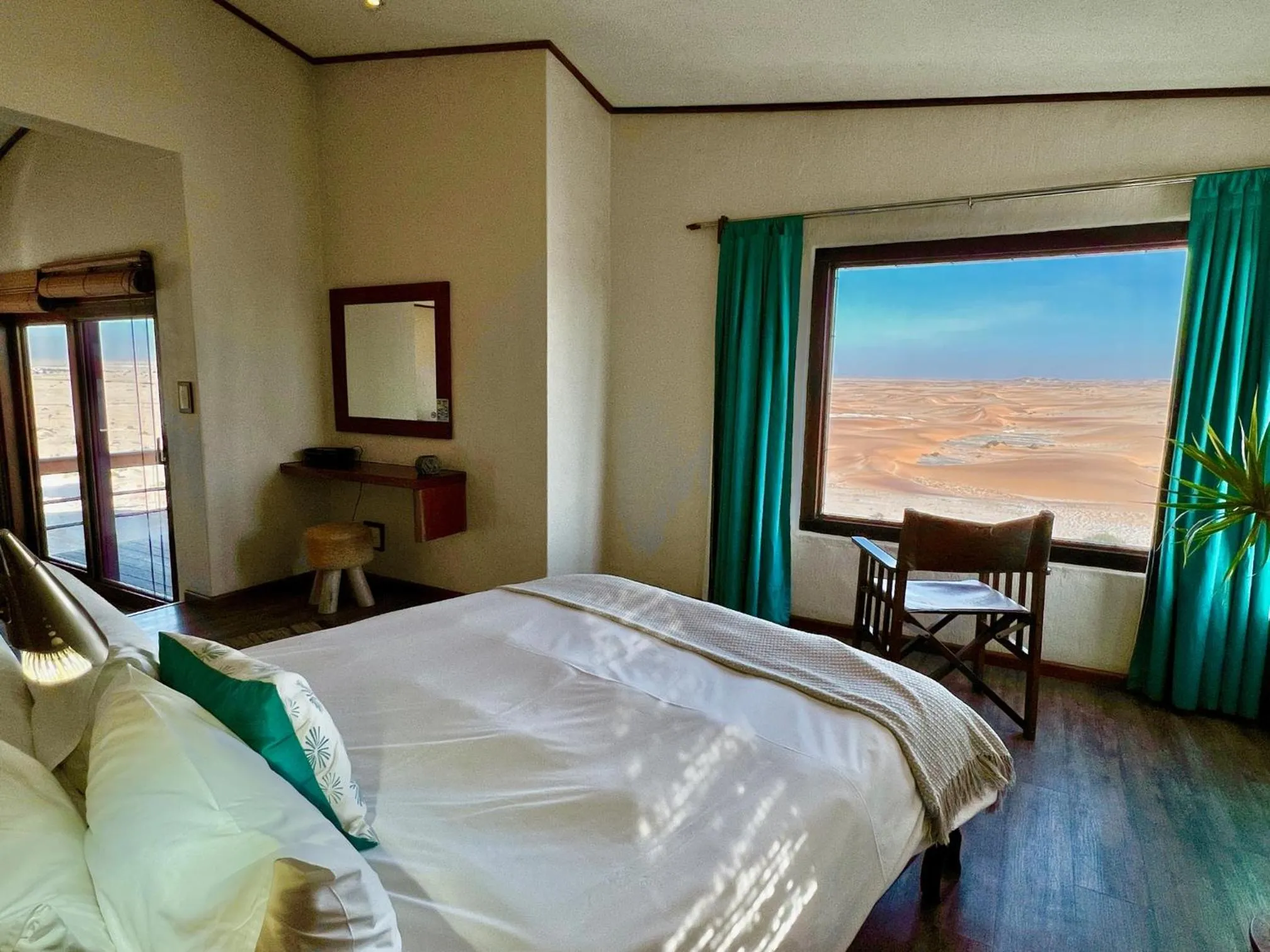 Bedroom, Bed in Desert Breeze Lodge