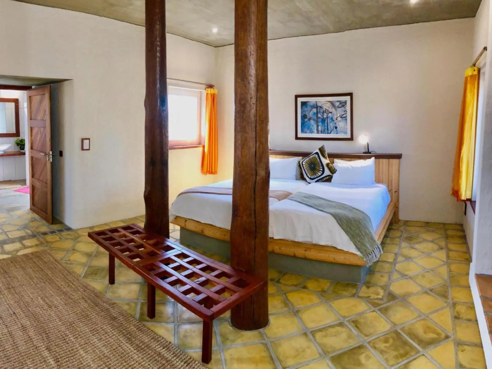 Photo of the whole room, Bed in Desert Breeze Lodge