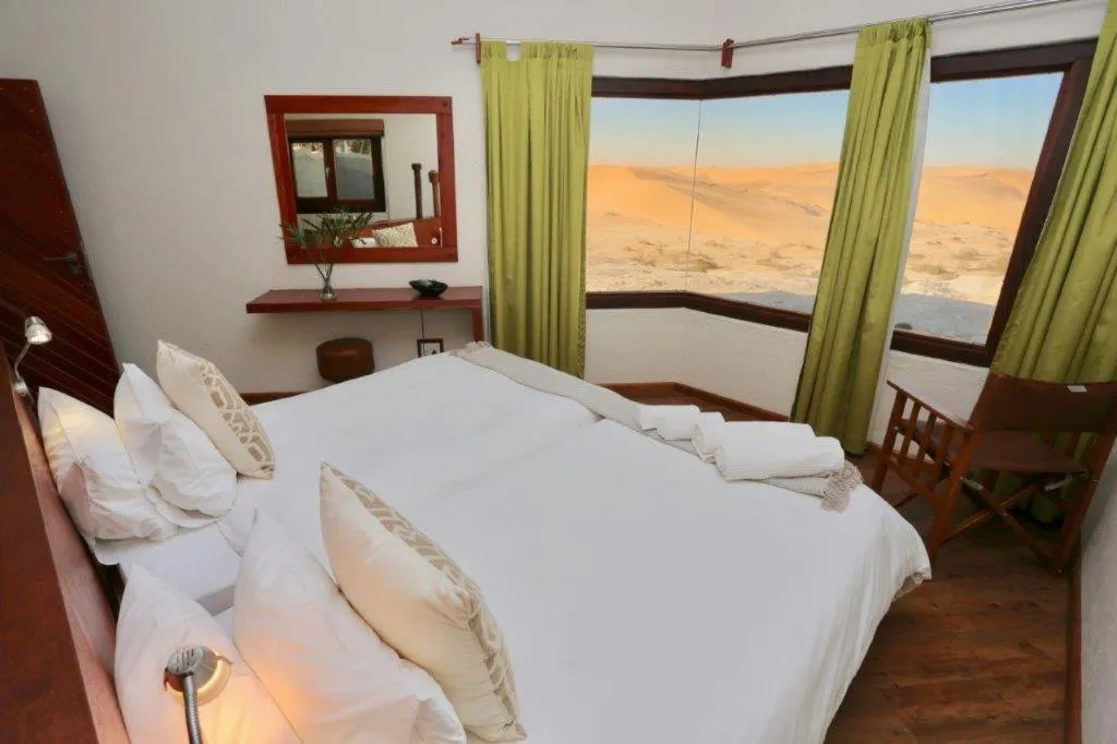 Bedroom, Bed in Desert Breeze Lodge