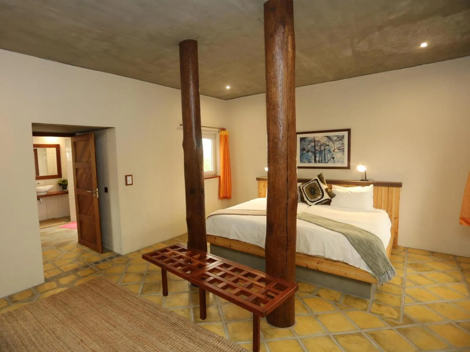 Photo of the whole room, Bed in Desert Breeze Lodge