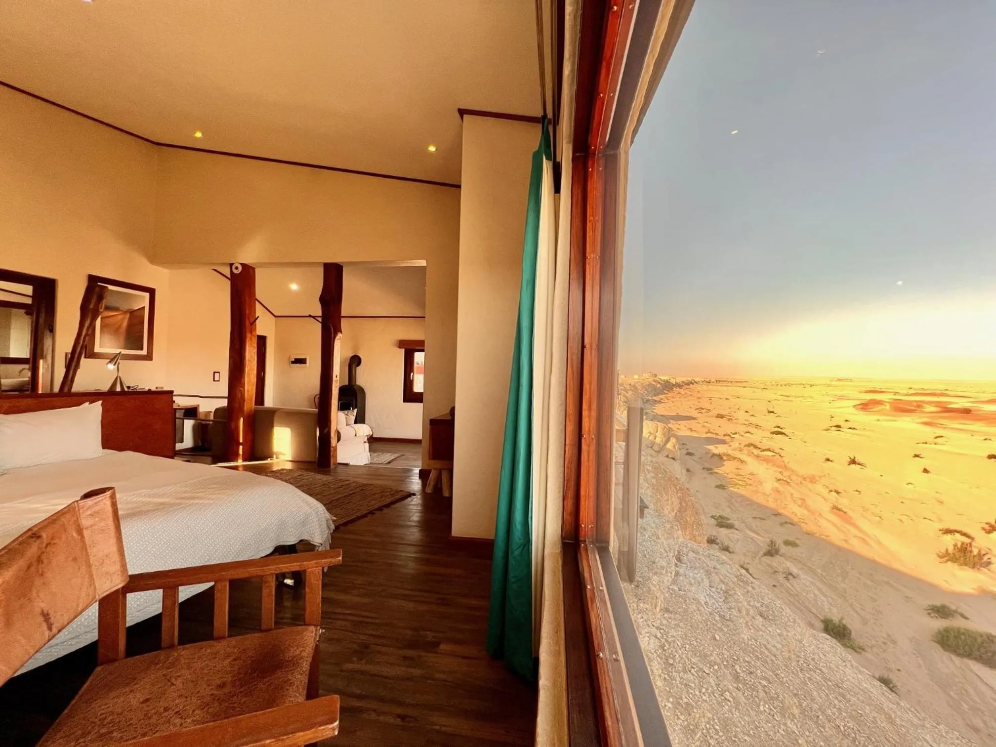 Bedroom, Bed in Desert Breeze Lodge