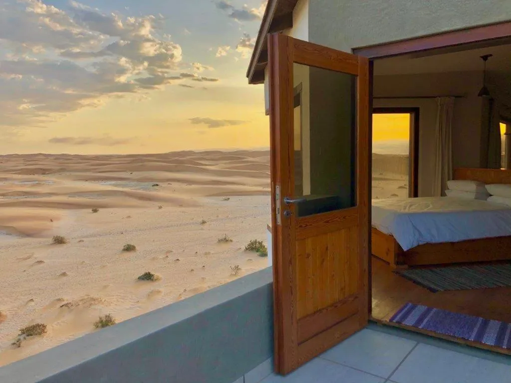 Balcony/Terrace, Bed in Desert Breeze Lodge