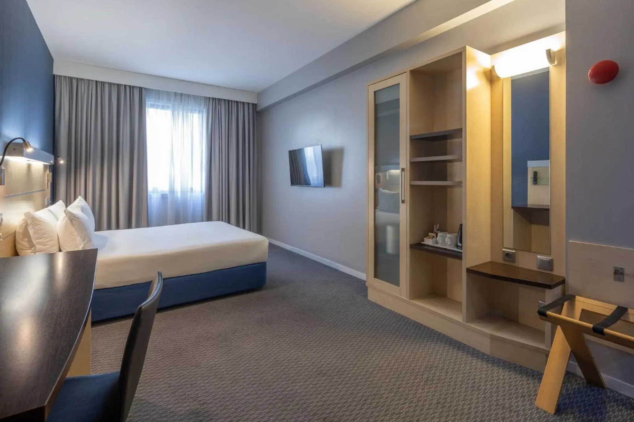 Standard Double Room with Free Breakfast - Accessible in Holiday Inn Express Porto Exponor by IHG Standard Double Room with Free Breakfast - Accessible in Holiday Inn Express Porto Exponor by IHG