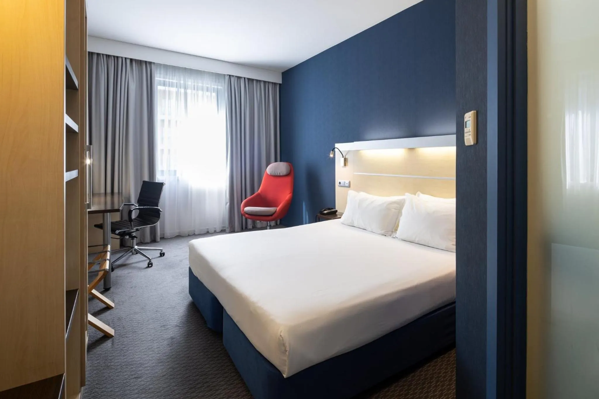 Photo of the whole room, Bed in Holiday Inn Express Porto Exponor by IHG