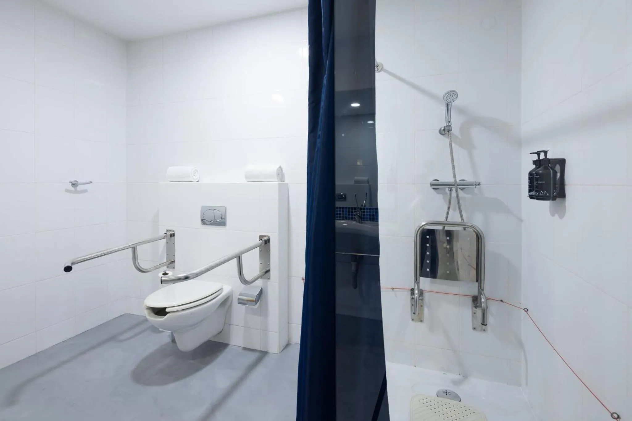 Photo of the whole room in Holiday Inn Express Porto Exponor by IHG