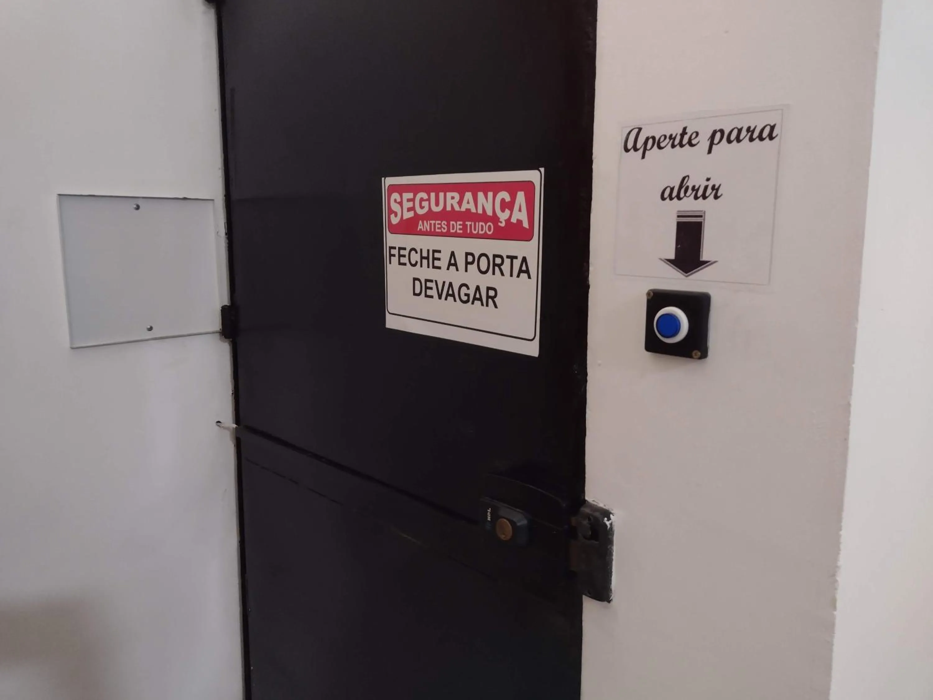 Logo/Certificate/Sign in COACHHOSTEL7