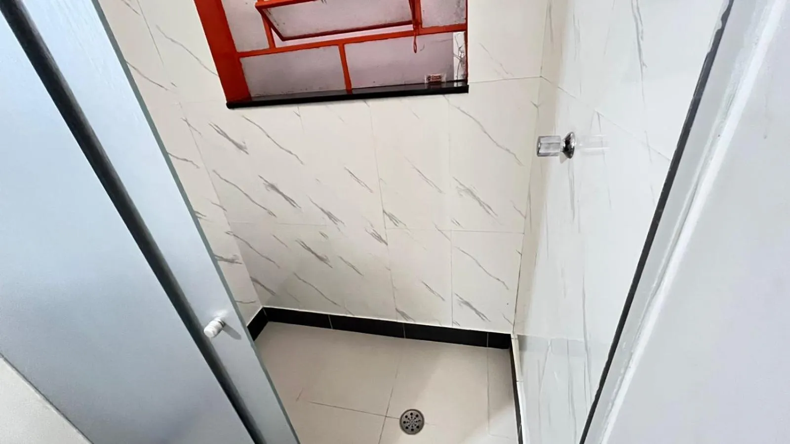 Shower in COACHHOSTEL7