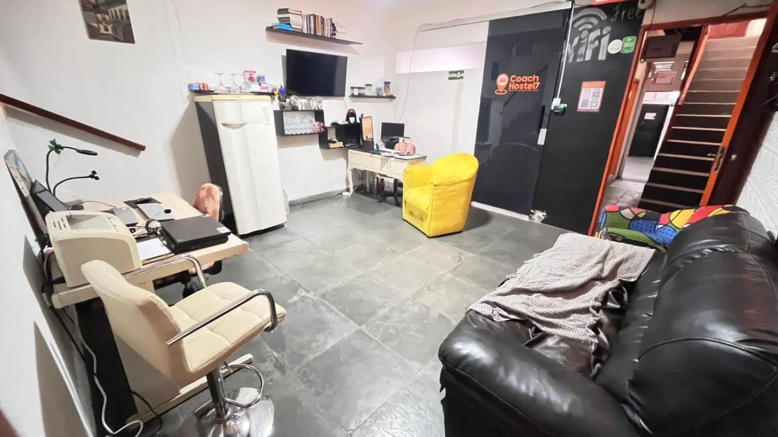 Communal lounge/ TV room in COACHHOSTEL7