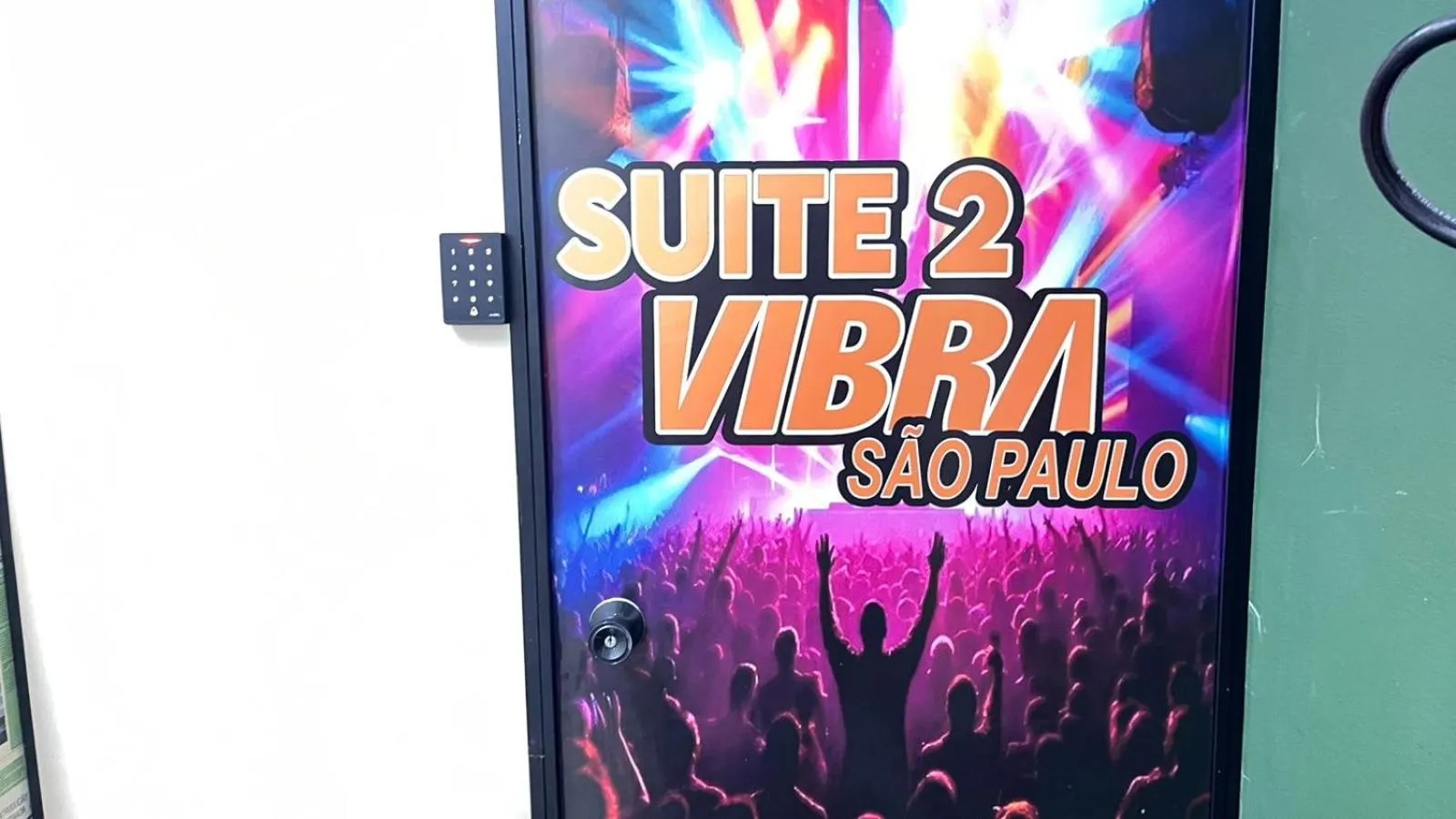 Text overlay in COACHHOSTEL7