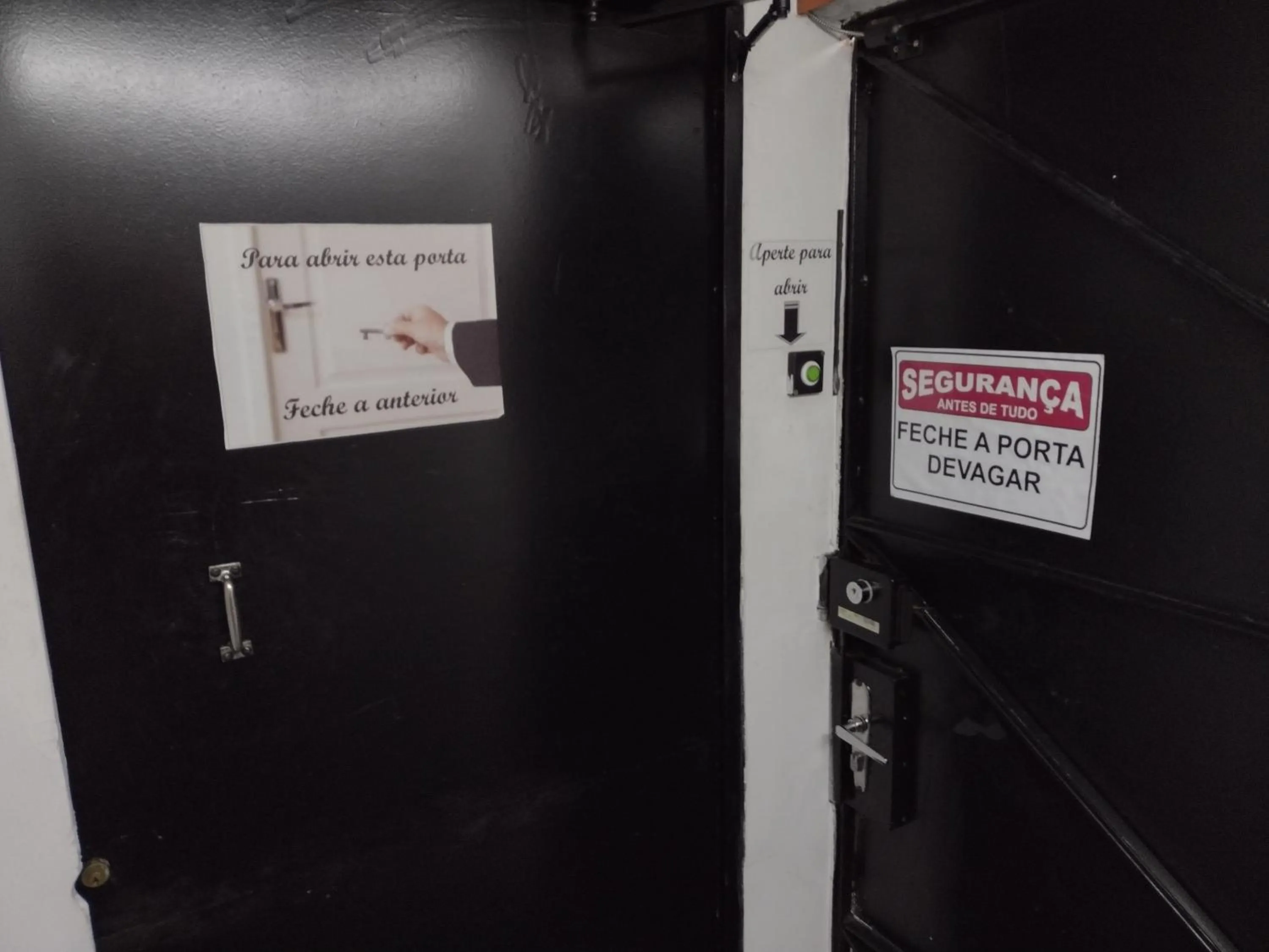 Logo/Certificate/Sign in COACHHOSTEL7