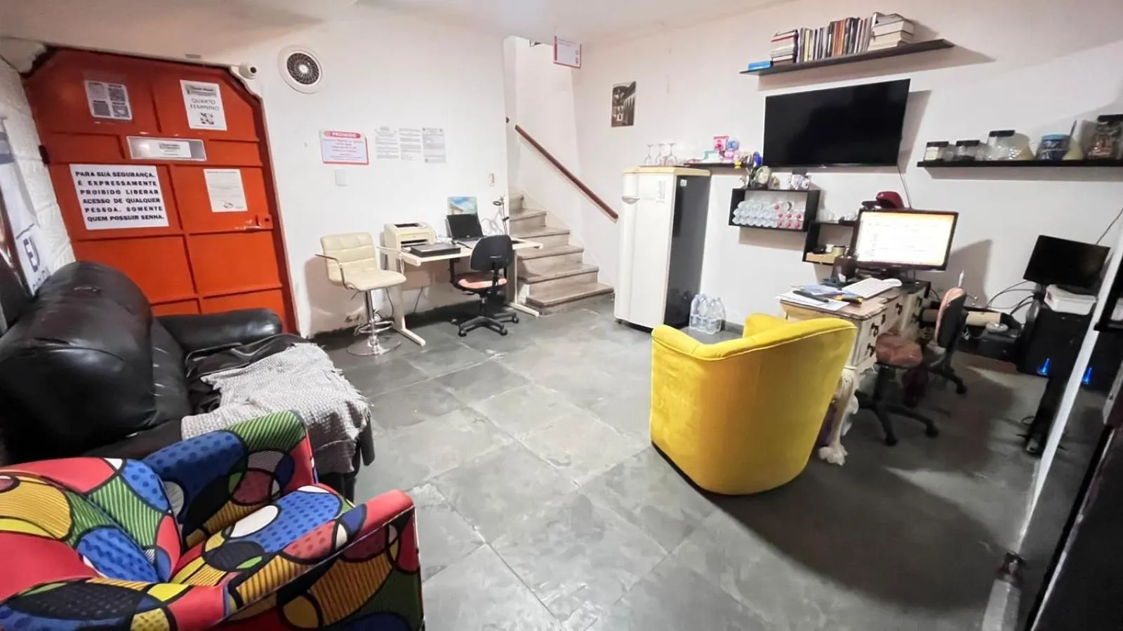 Communal lounge/ TV room in COACHHOSTEL7