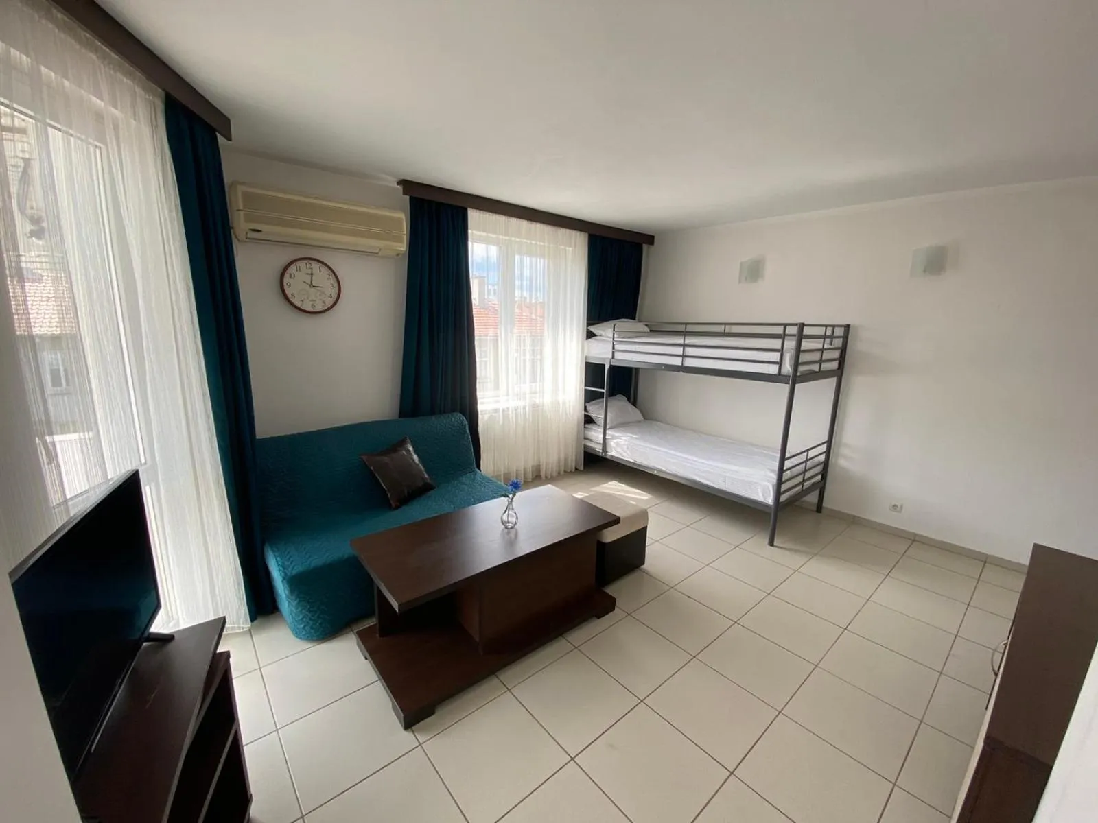 bunk bed in Lilia 2 Family Hotel