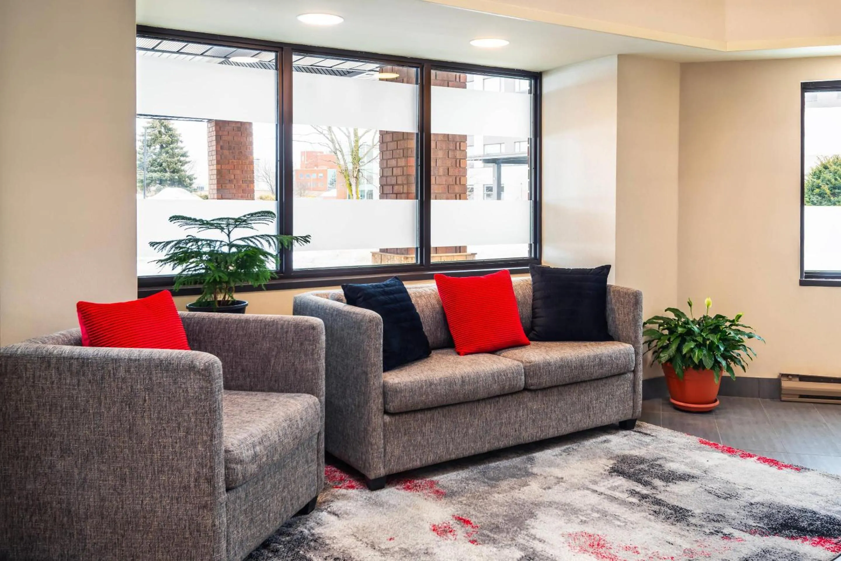 Lobby or reception in Comfort Inn Gatineau