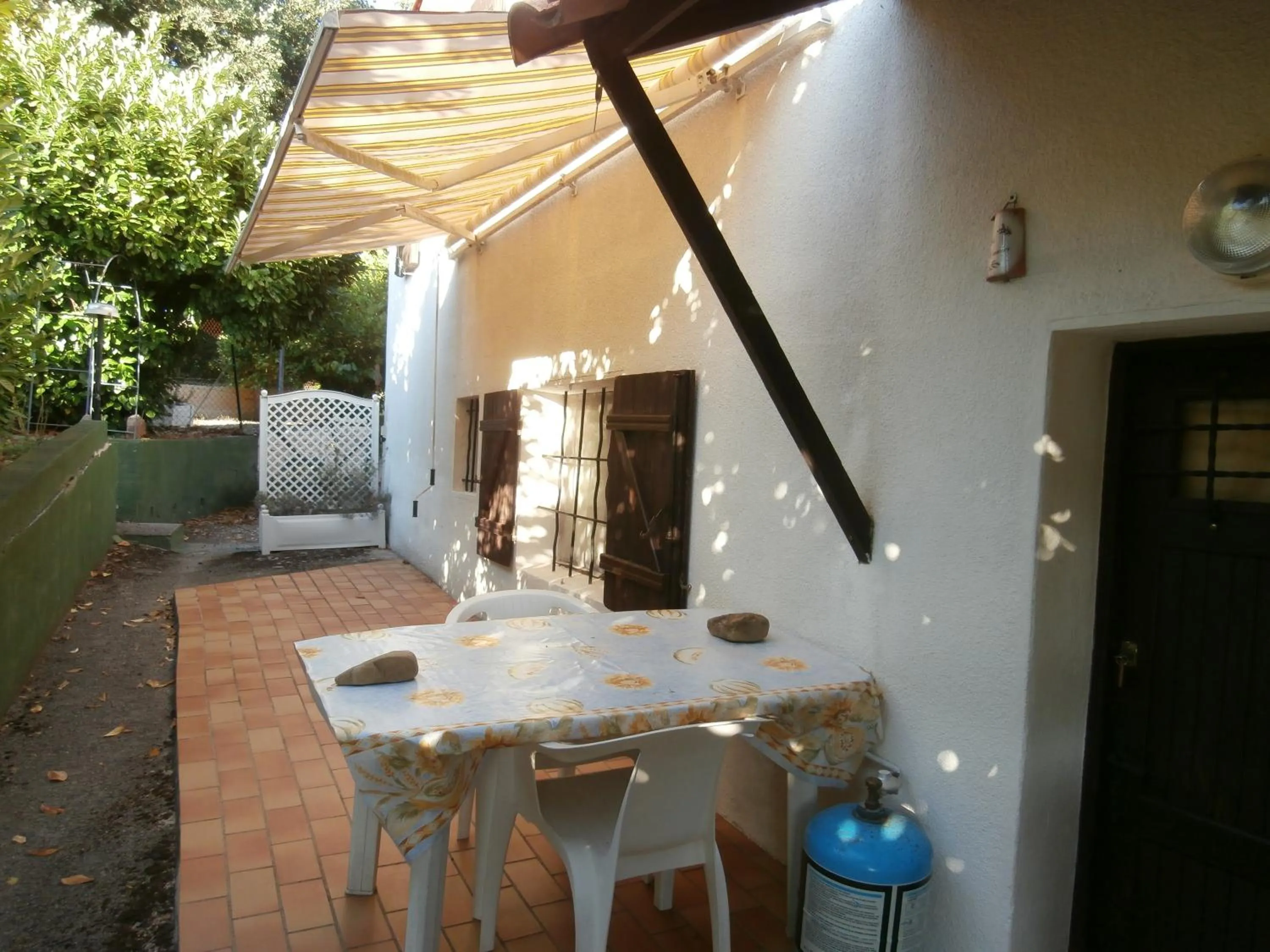 Facade/entrance in Le Claux des Hespérides