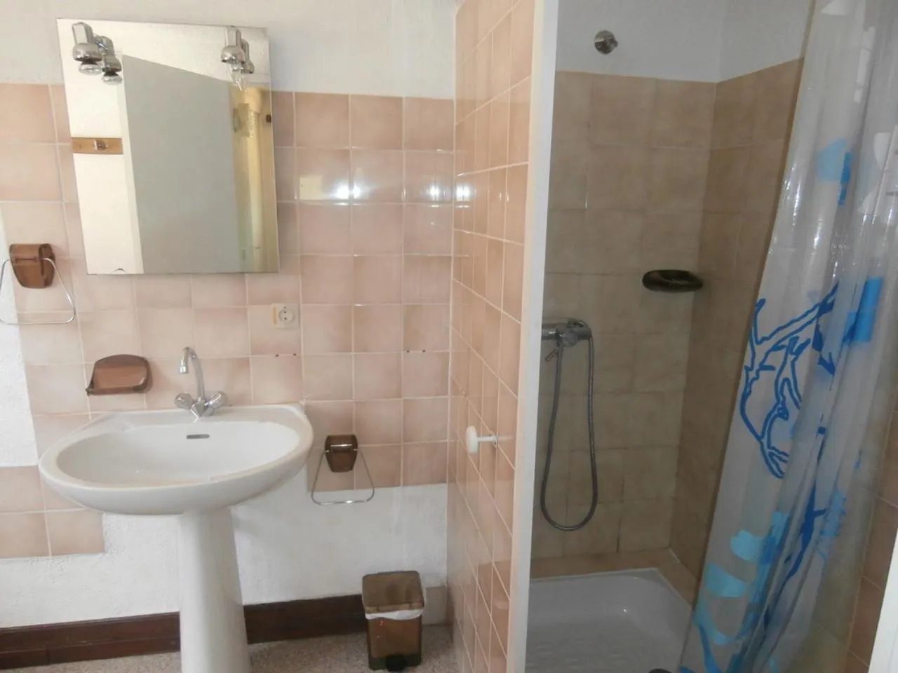 Shower in Le Claux des Hespérides