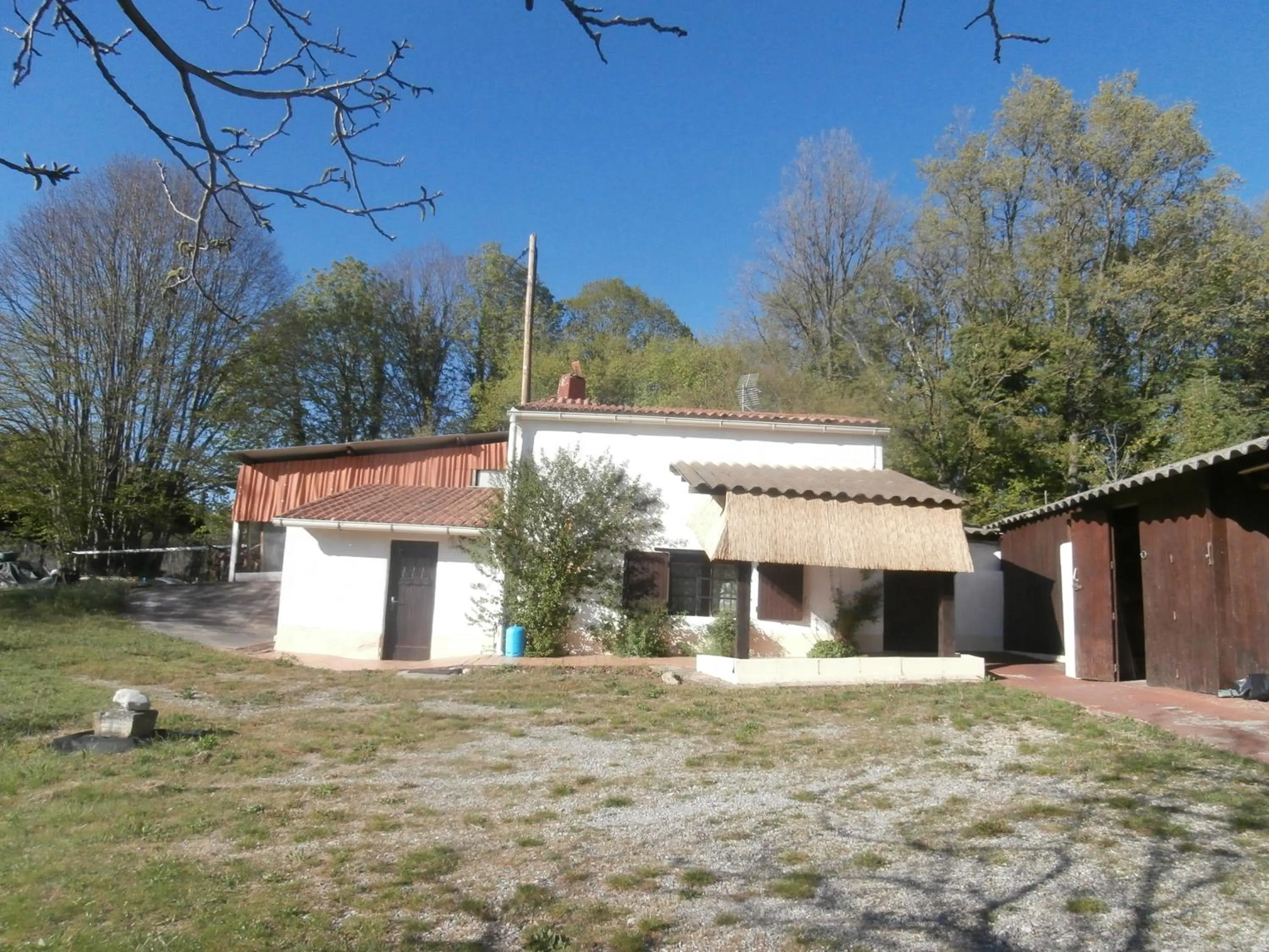 Facade/entrance in Le Claux des Hespérides
