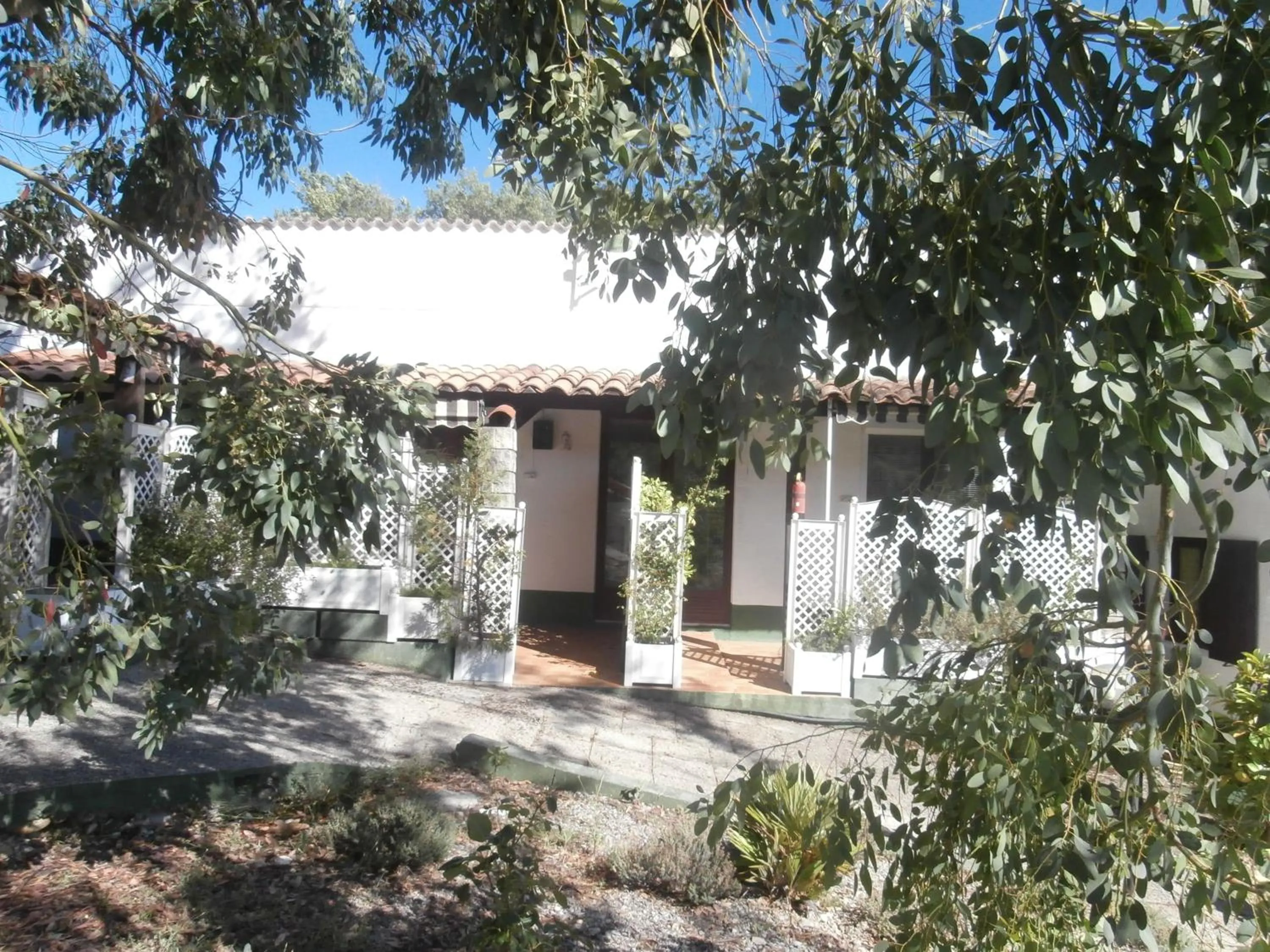 Facade/entrance in Le Claux des Hespérides