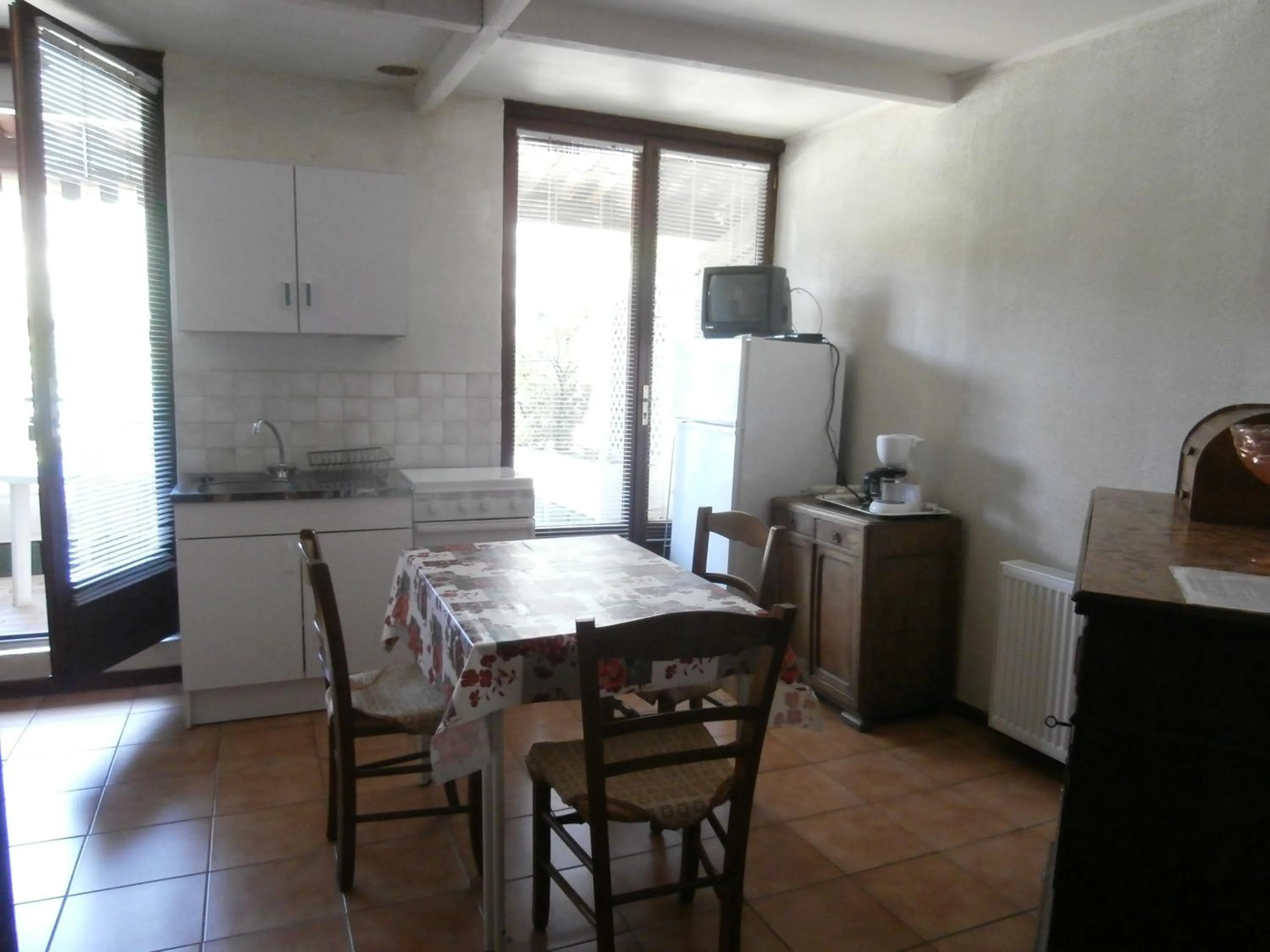 Communal kitchen in Le Claux des Hespérides