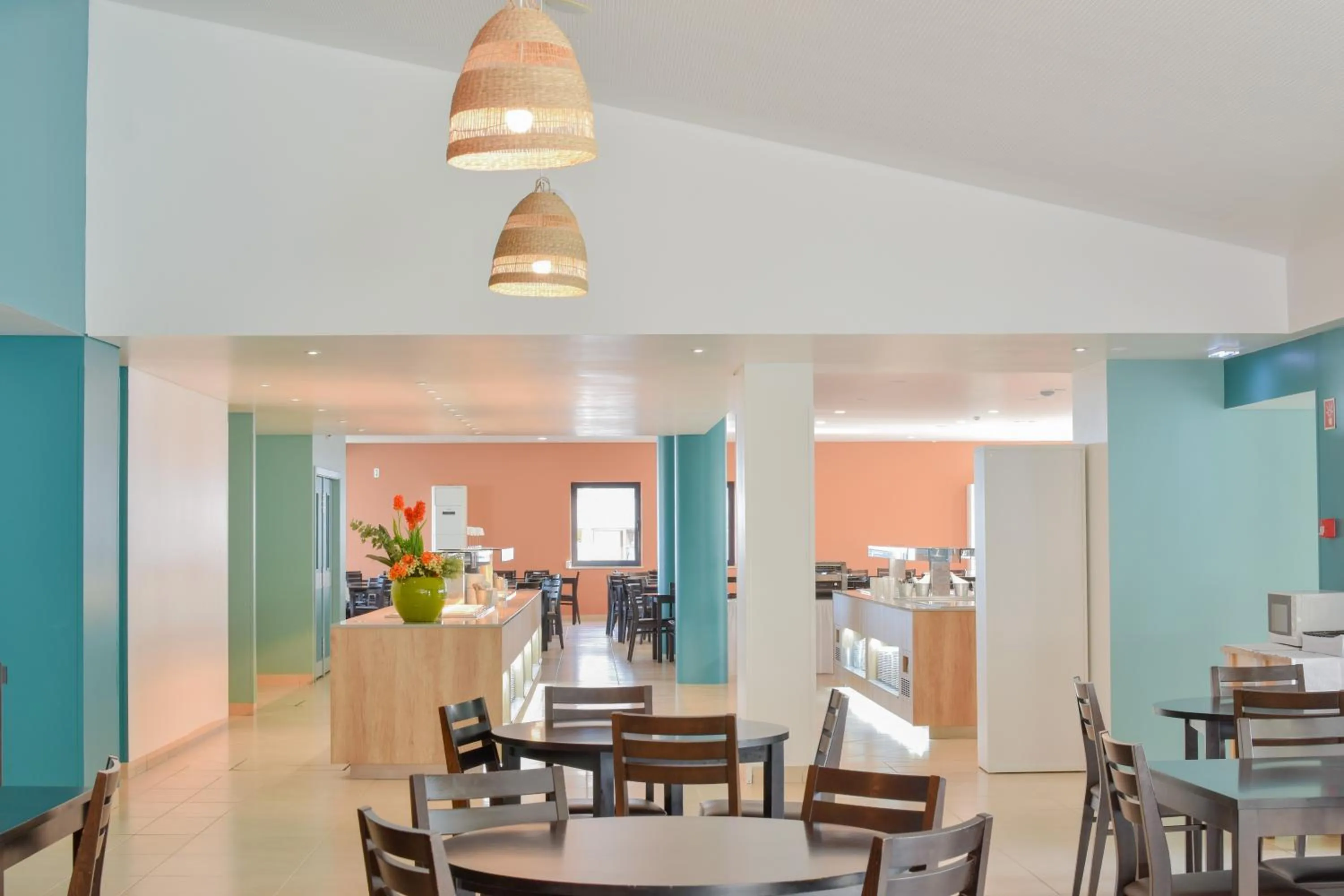 Restaurant/places to eat in Golden Club Cabanas