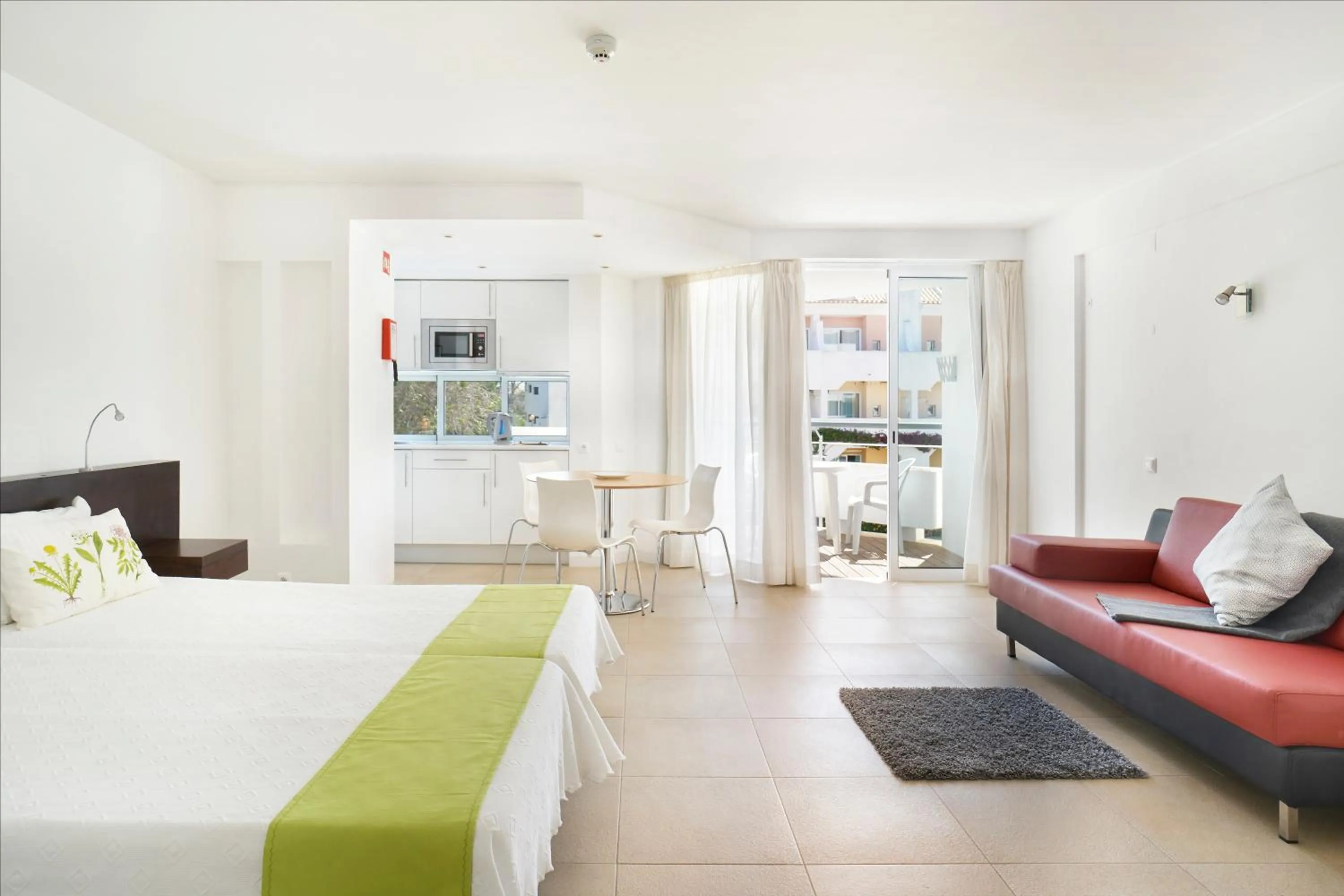 Kitchen or kitchenette, Bed in Golden Club Cabanas