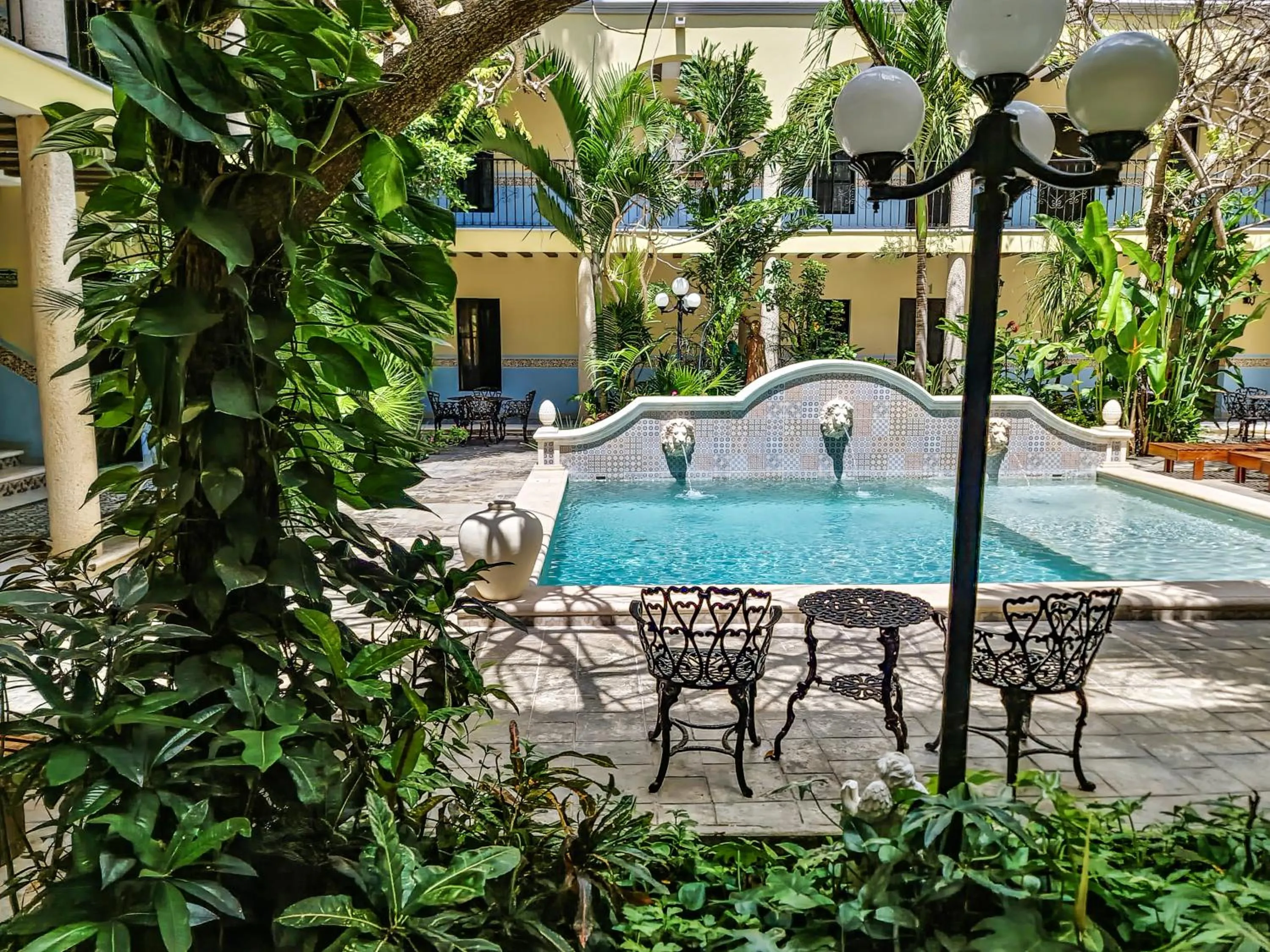 Pool view in Hotel Fundadores