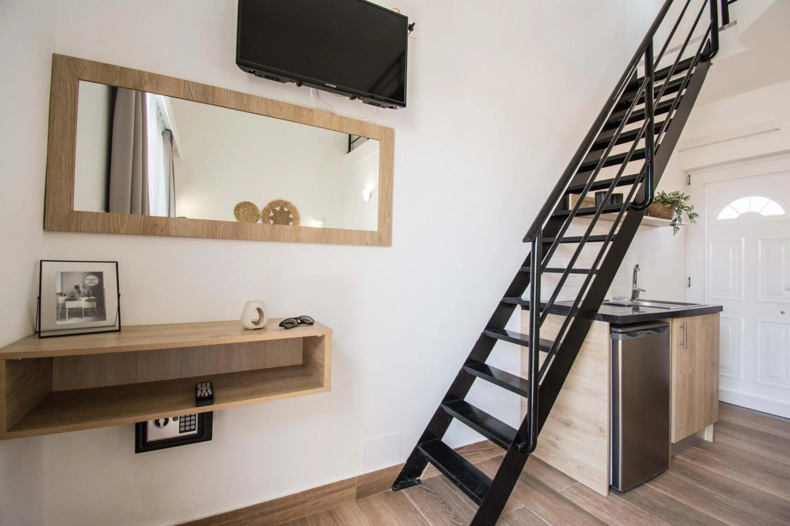 Michalianna Suites "by Checkin"