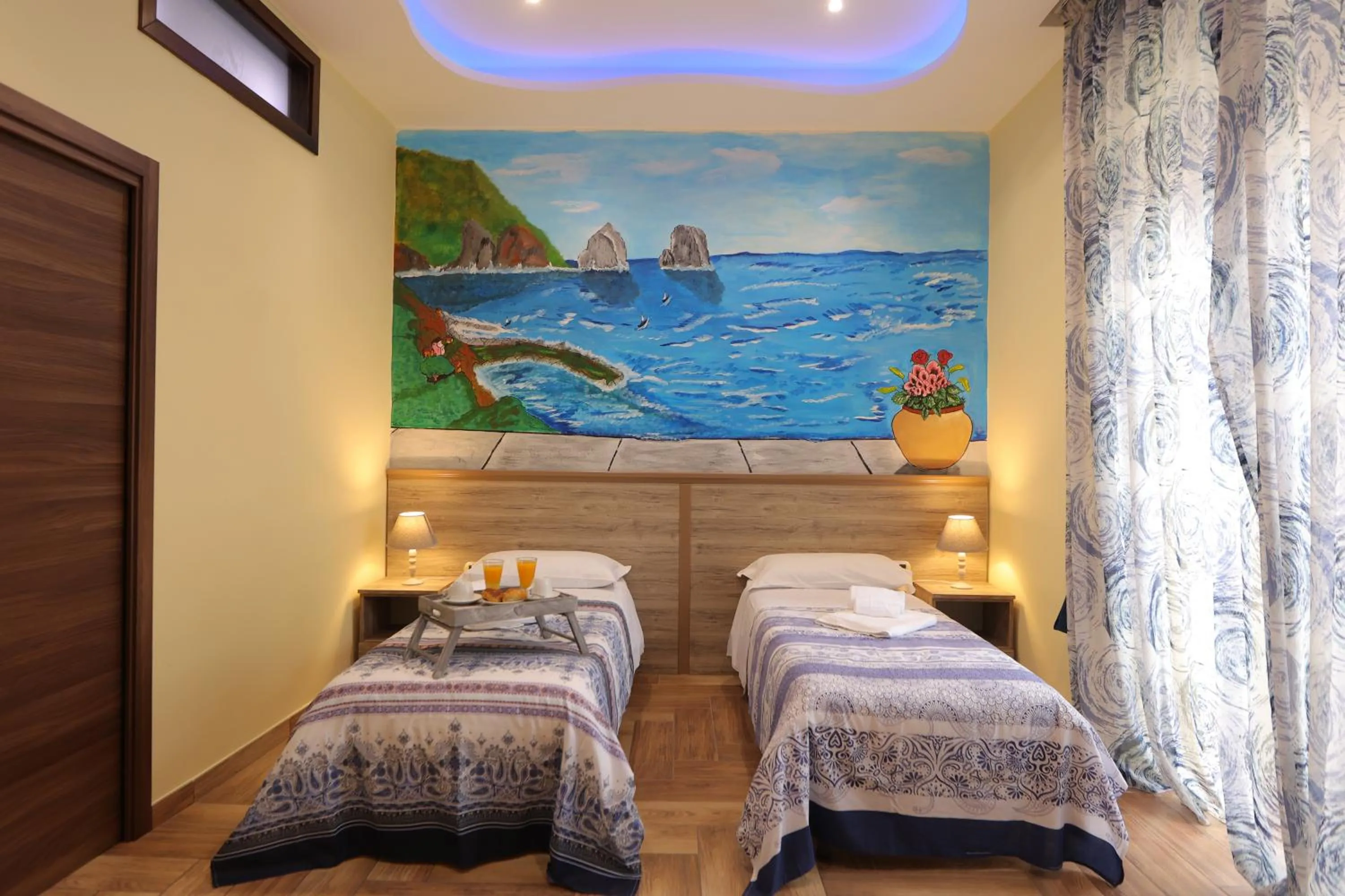 Bedroom, Bed in L'Ammor e Napule