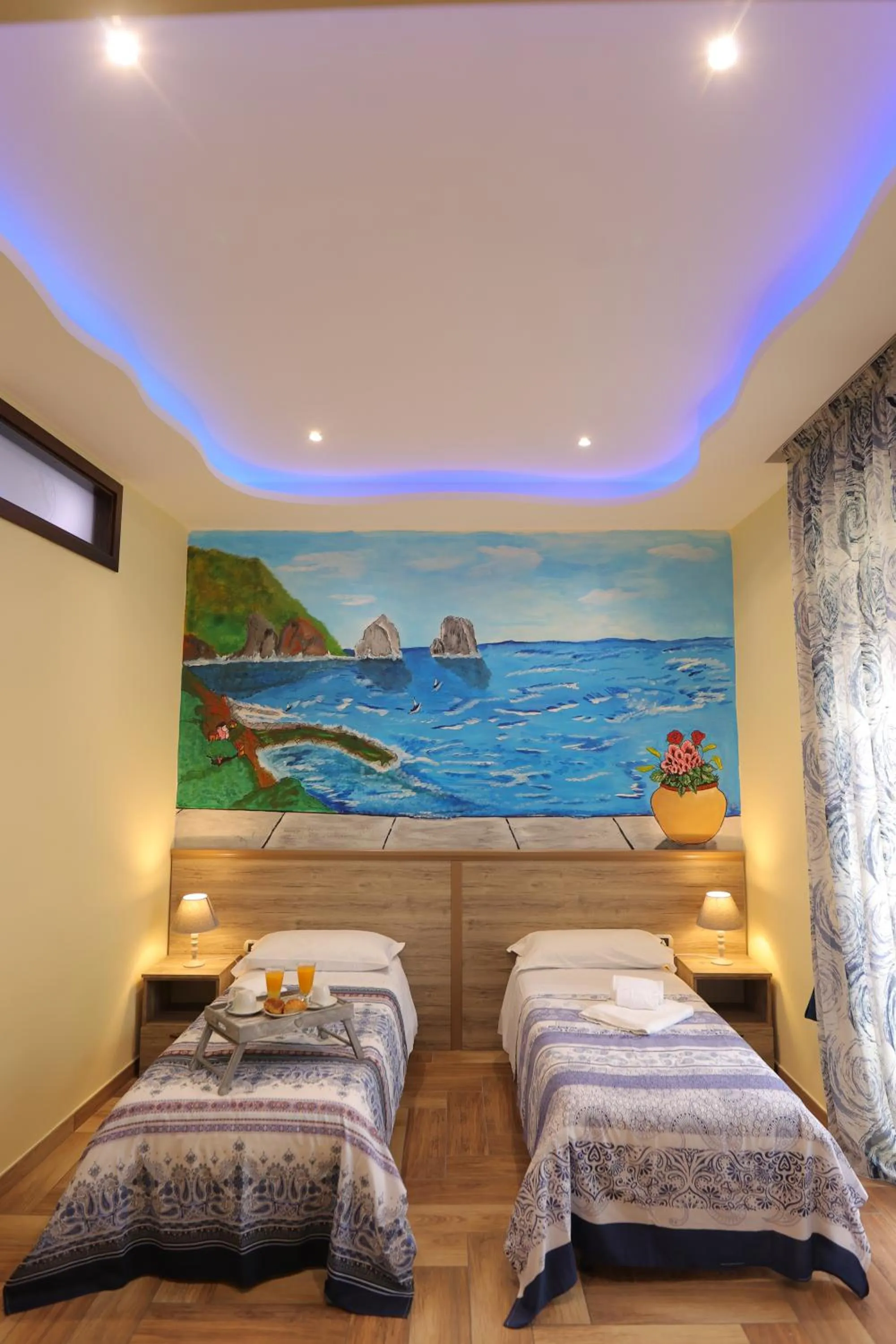 Bedroom, Bed in L'Ammor e Napule