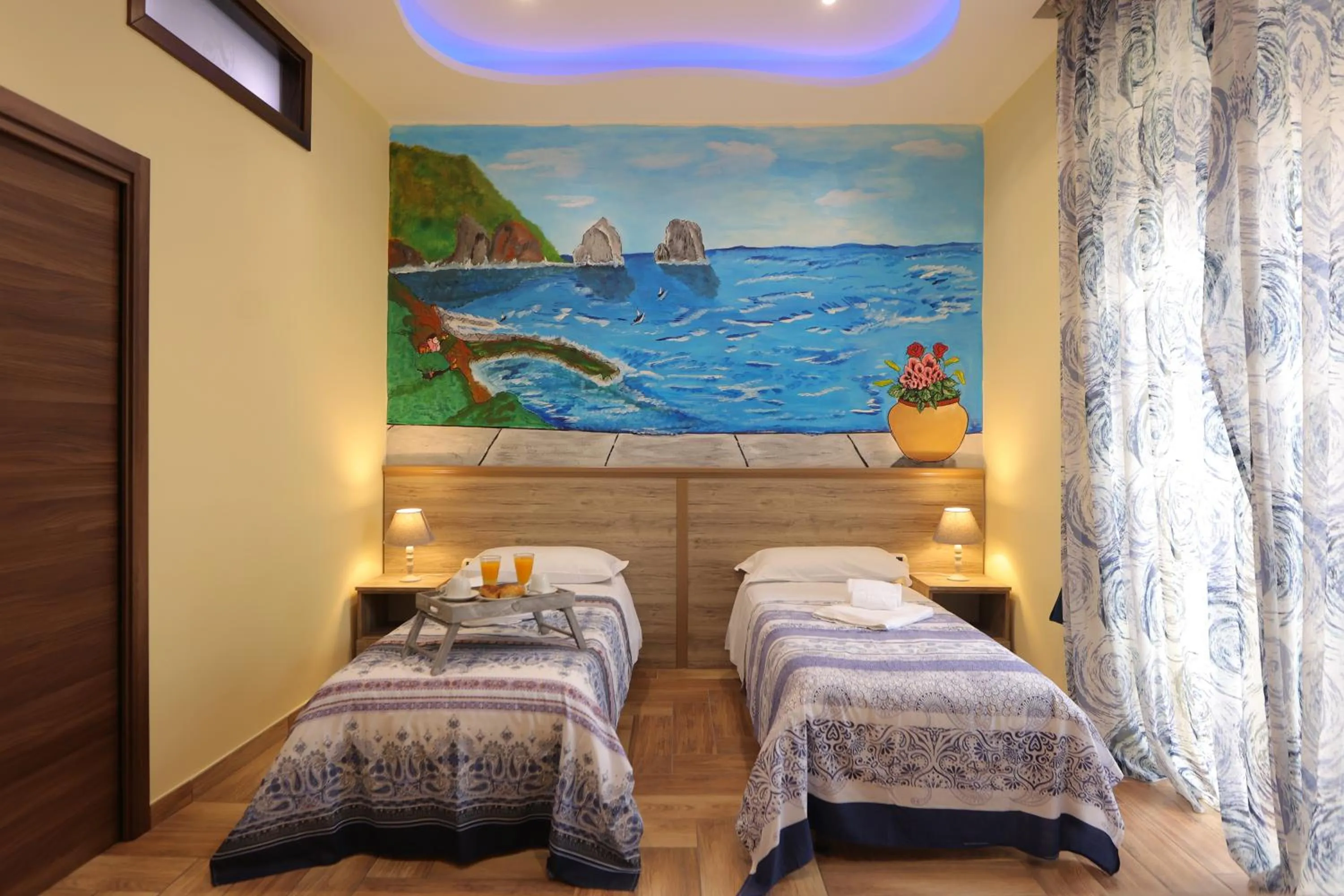 Photo of the whole room, Bed in L'Ammor e Napule