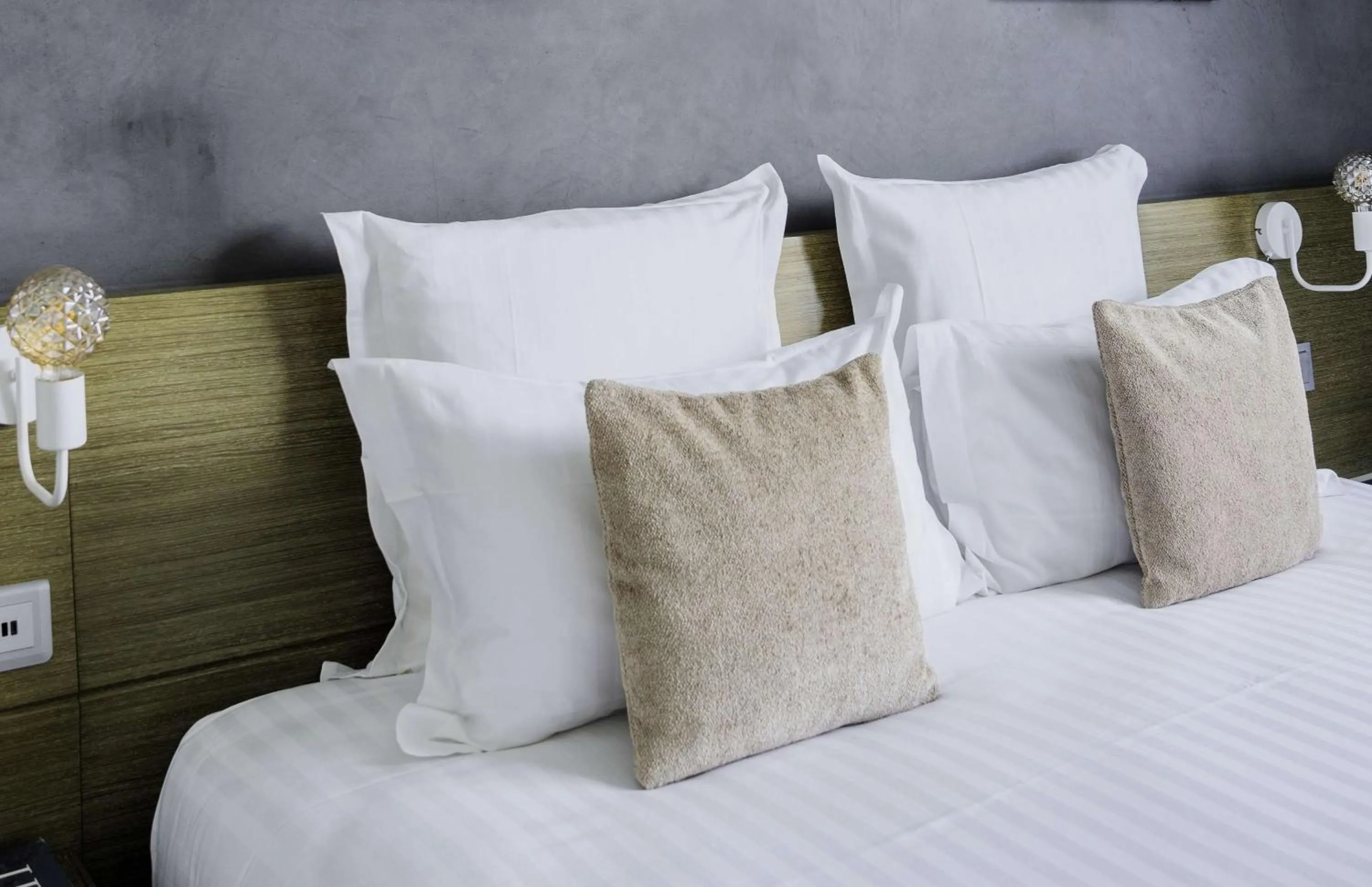 Bedroom, Bed in Best Western Hôtel De La Cité & Spa