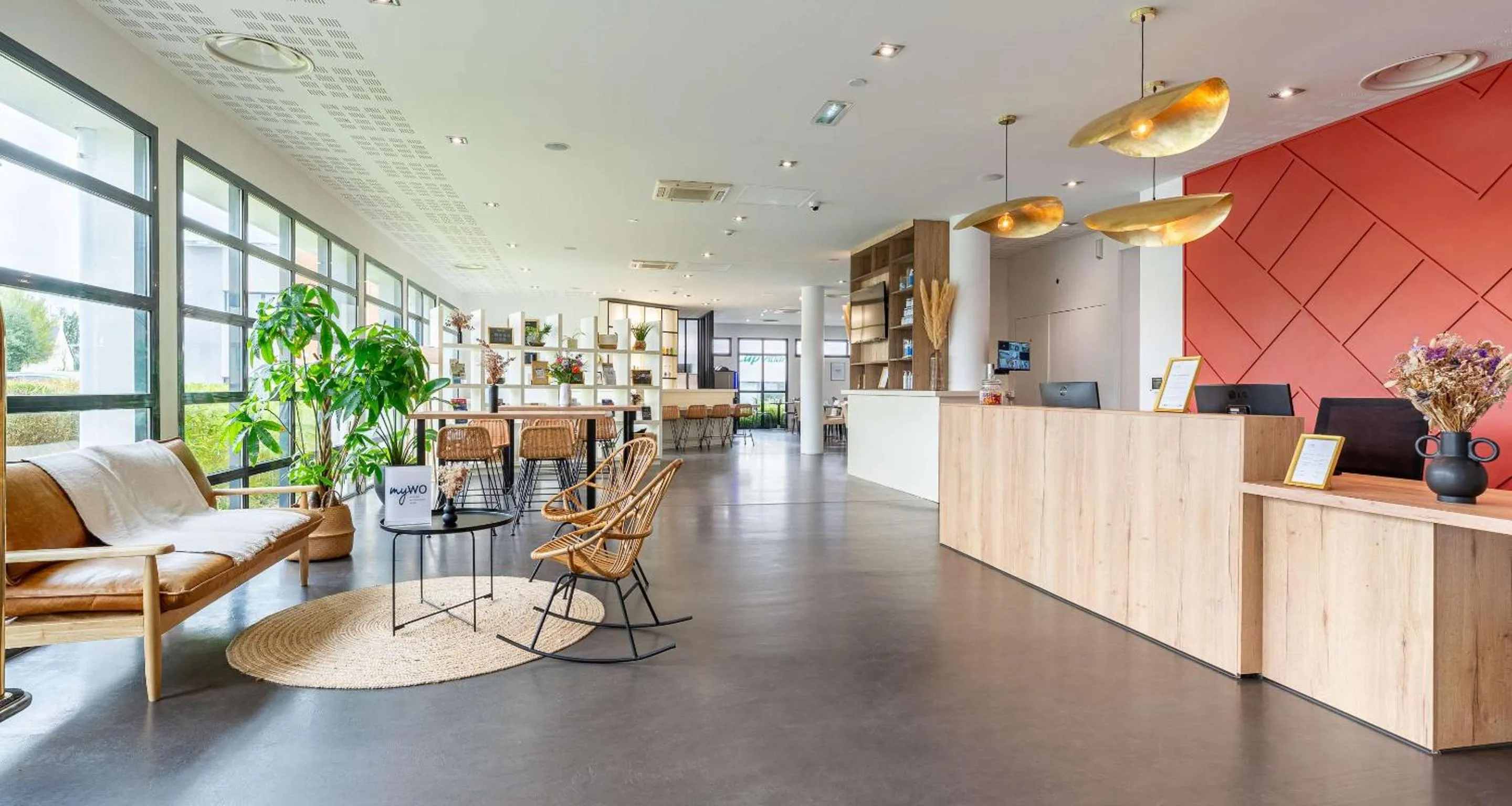 Lobby or reception in Best Western Hôtel De La Cité & Spa