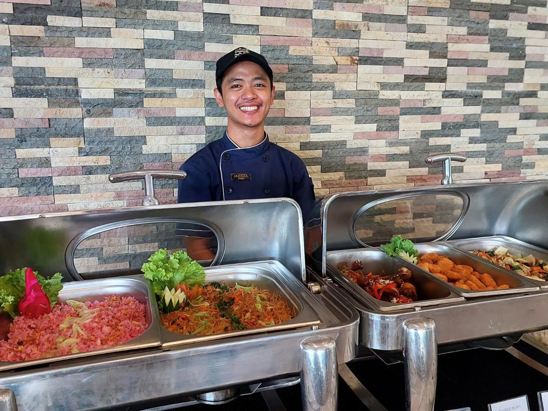 Restaurant/places to eat in The Happinezz Hills Hotel