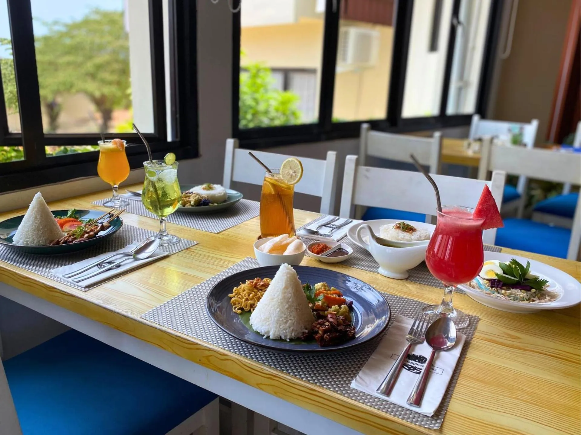 Restaurant/places to eat in The Happinezz Hills Hotel