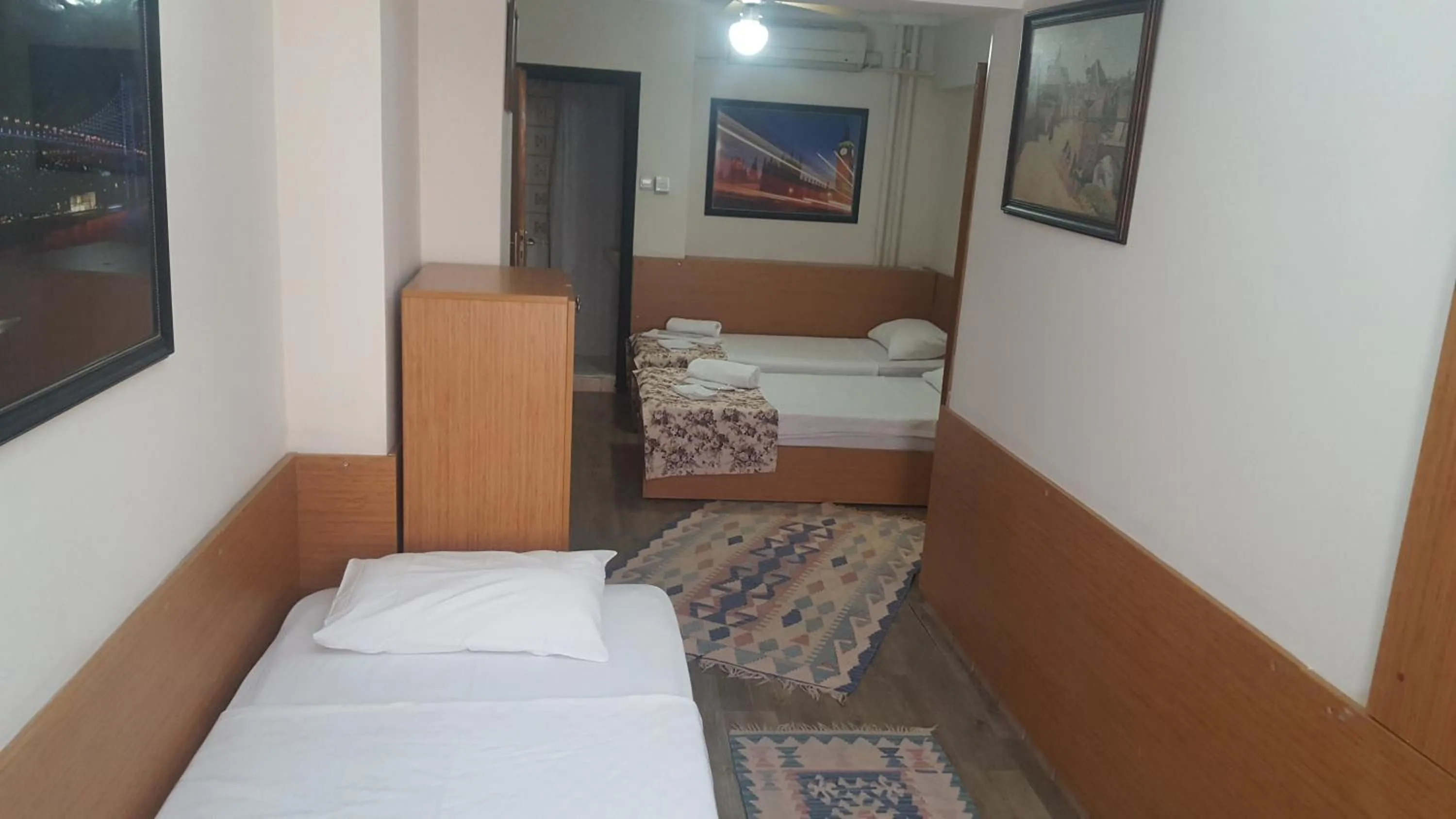 Photo of the whole room, Bed in Kadikoy Otel