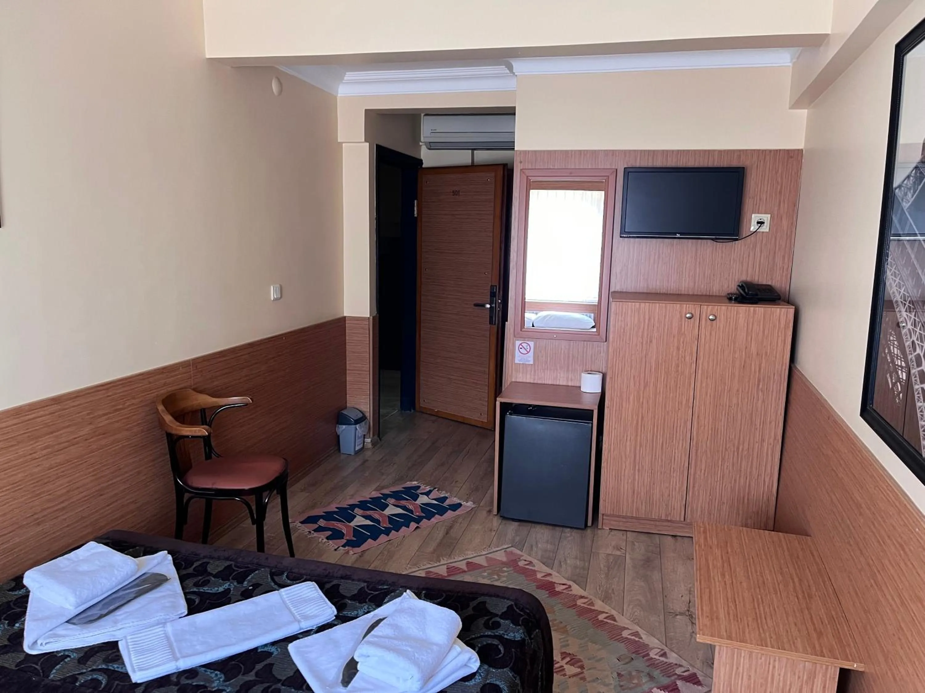 Photo of the whole room in Kadikoy Otel