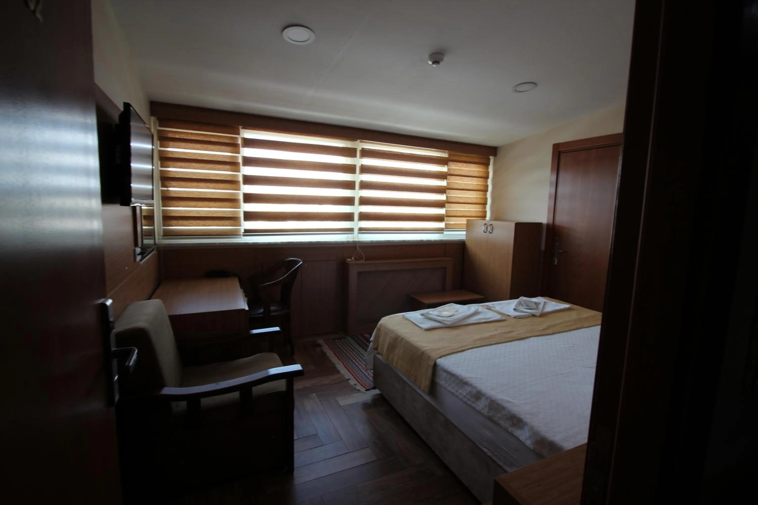 Photo of the whole room, Bed in Kadikoy Otel