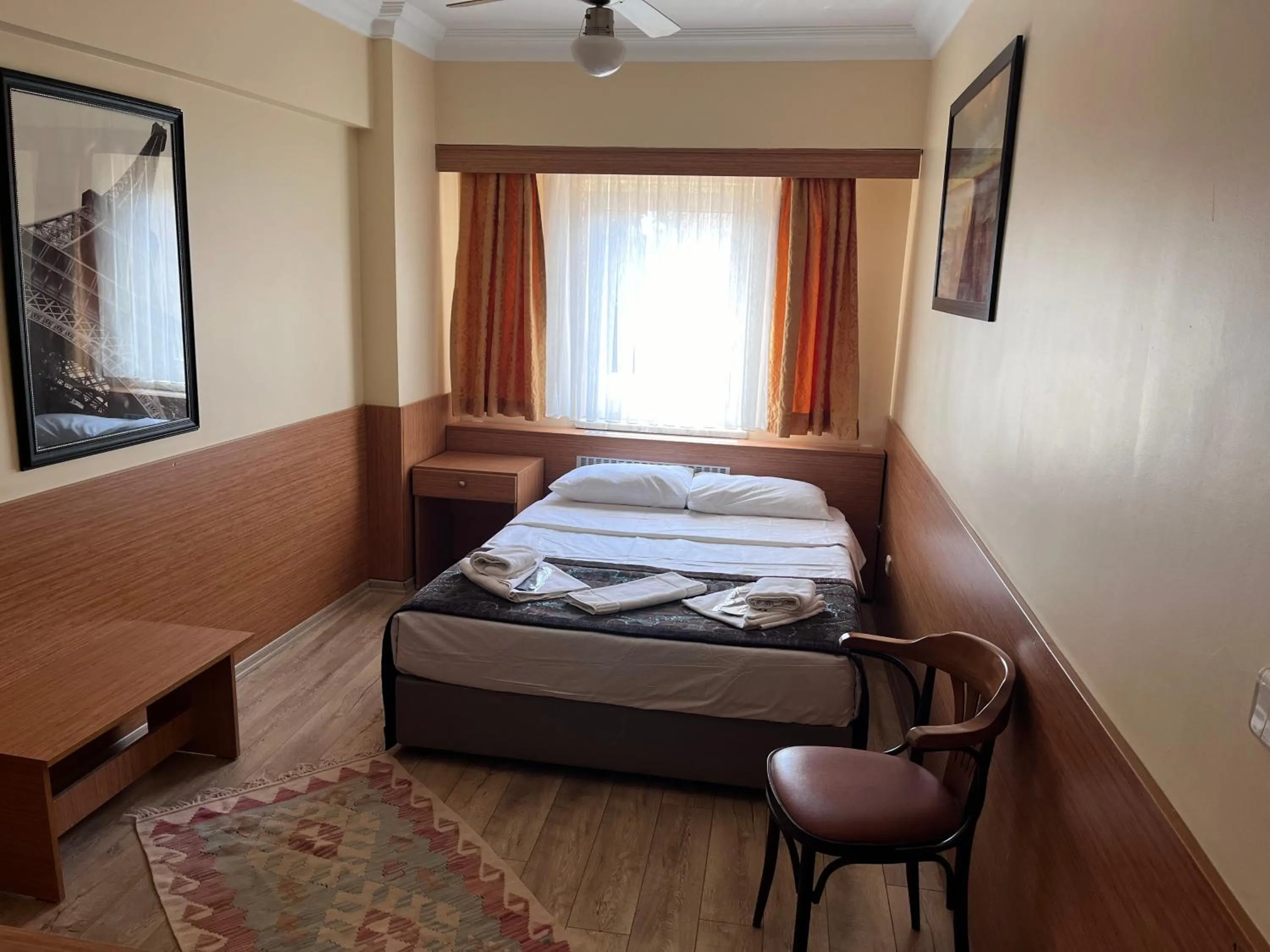 Photo of the whole room, Bed in Kadikoy Otel