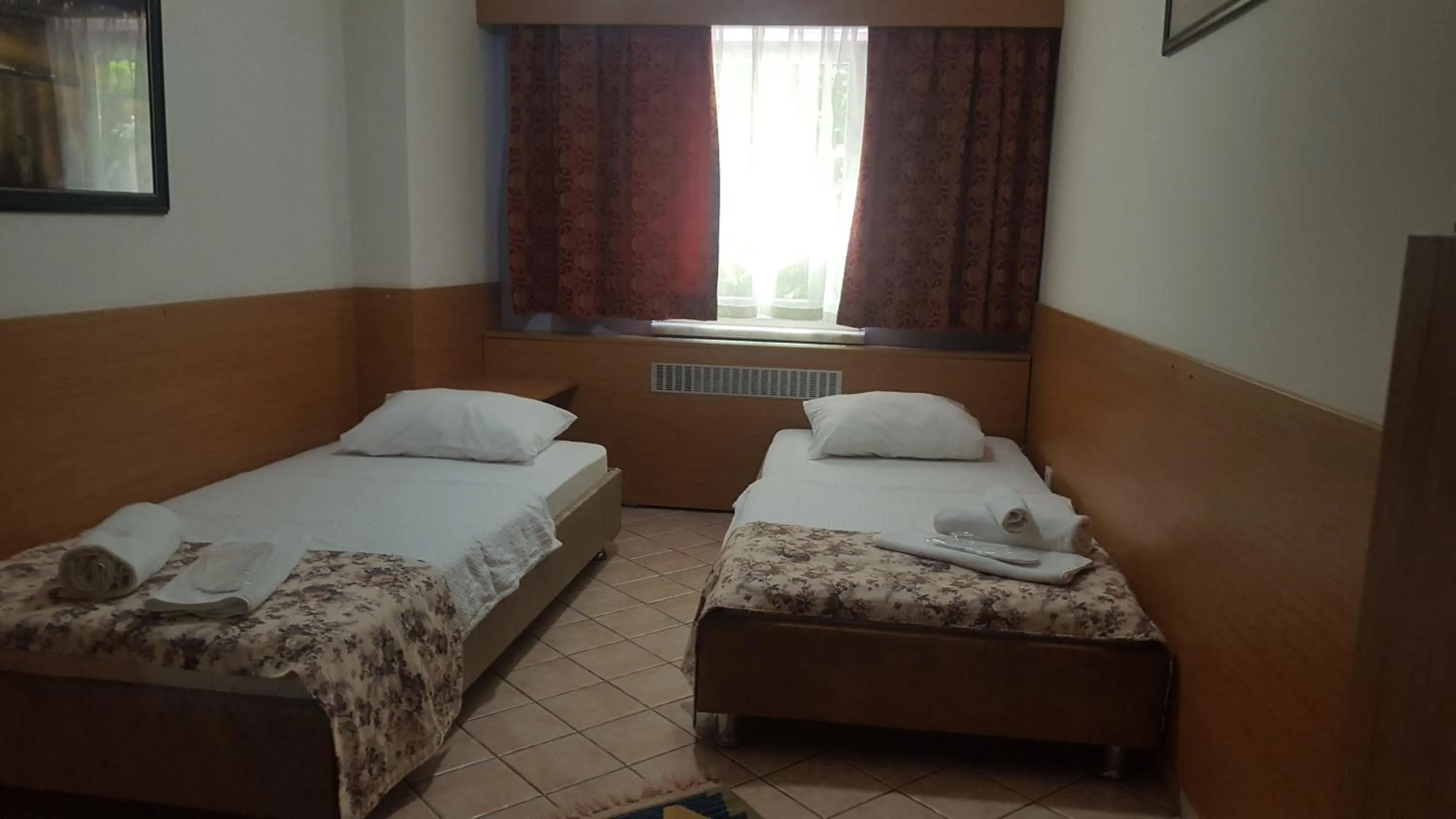 Photo of the whole room, Bed in Kadikoy Otel