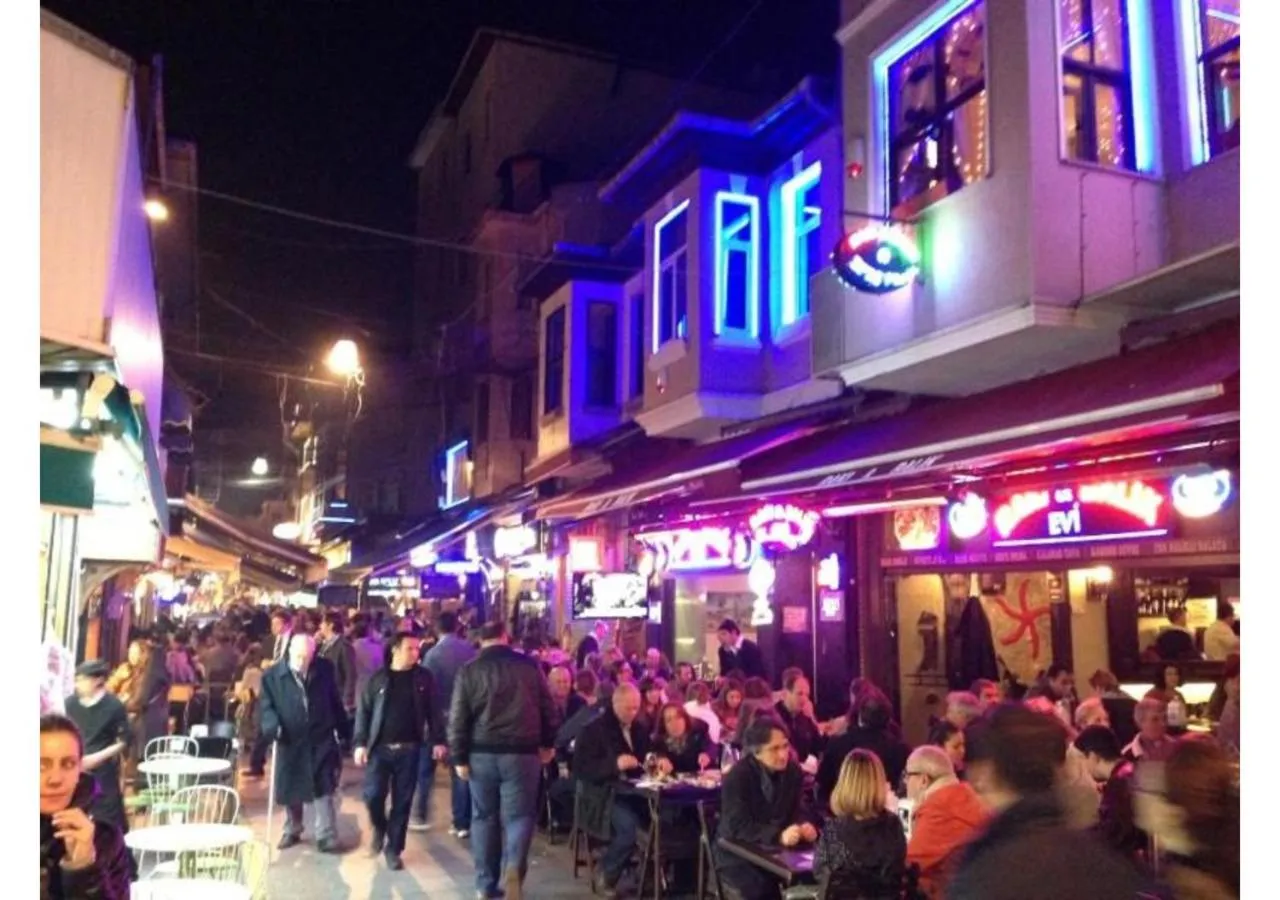 Restaurant/places to eat in Kadikoy Otel