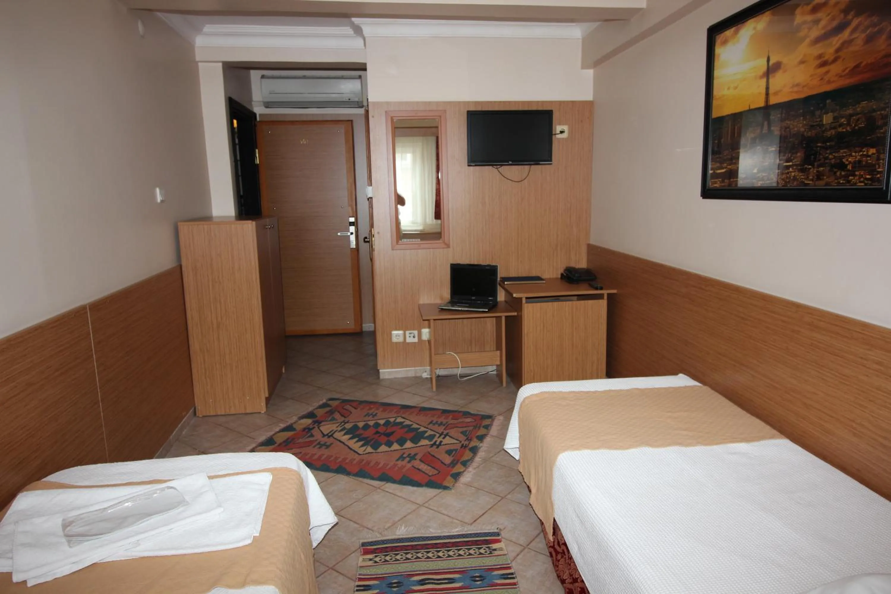 Photo of the whole room, Bed in Kadikoy Otel