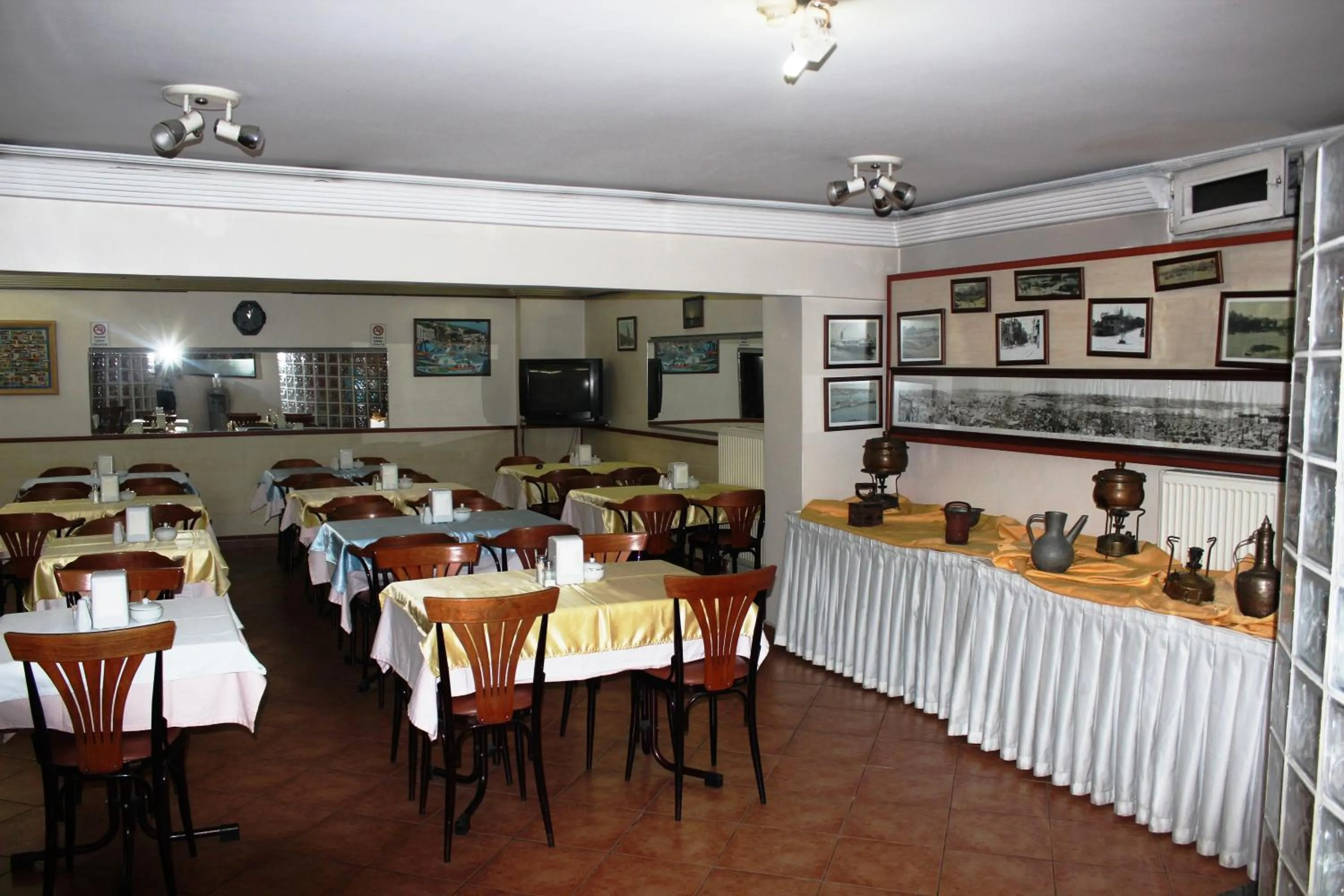 Restaurant/places to eat in Kadikoy Otel