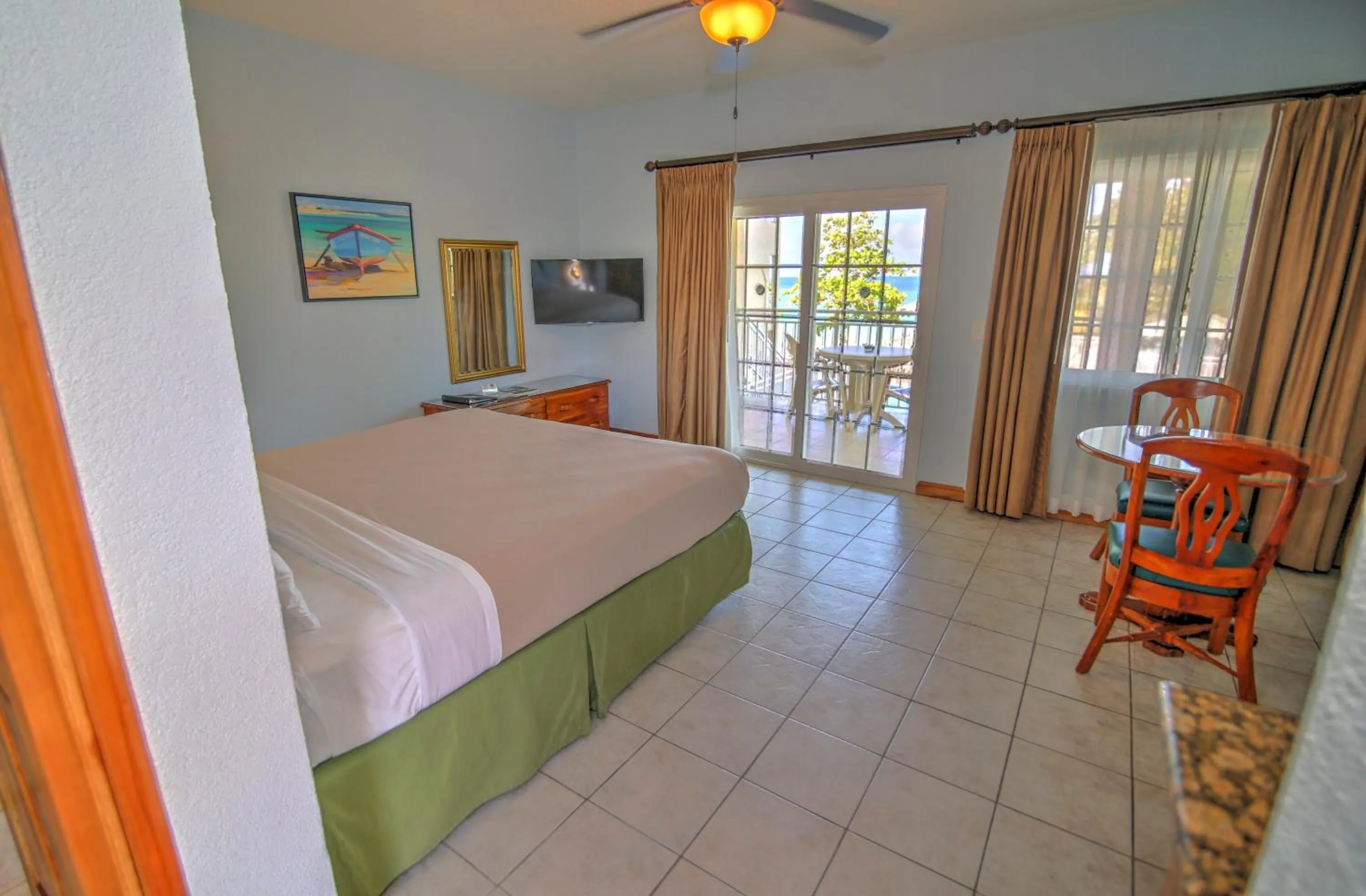 Photo of the whole room, Bed in Coco La Palm