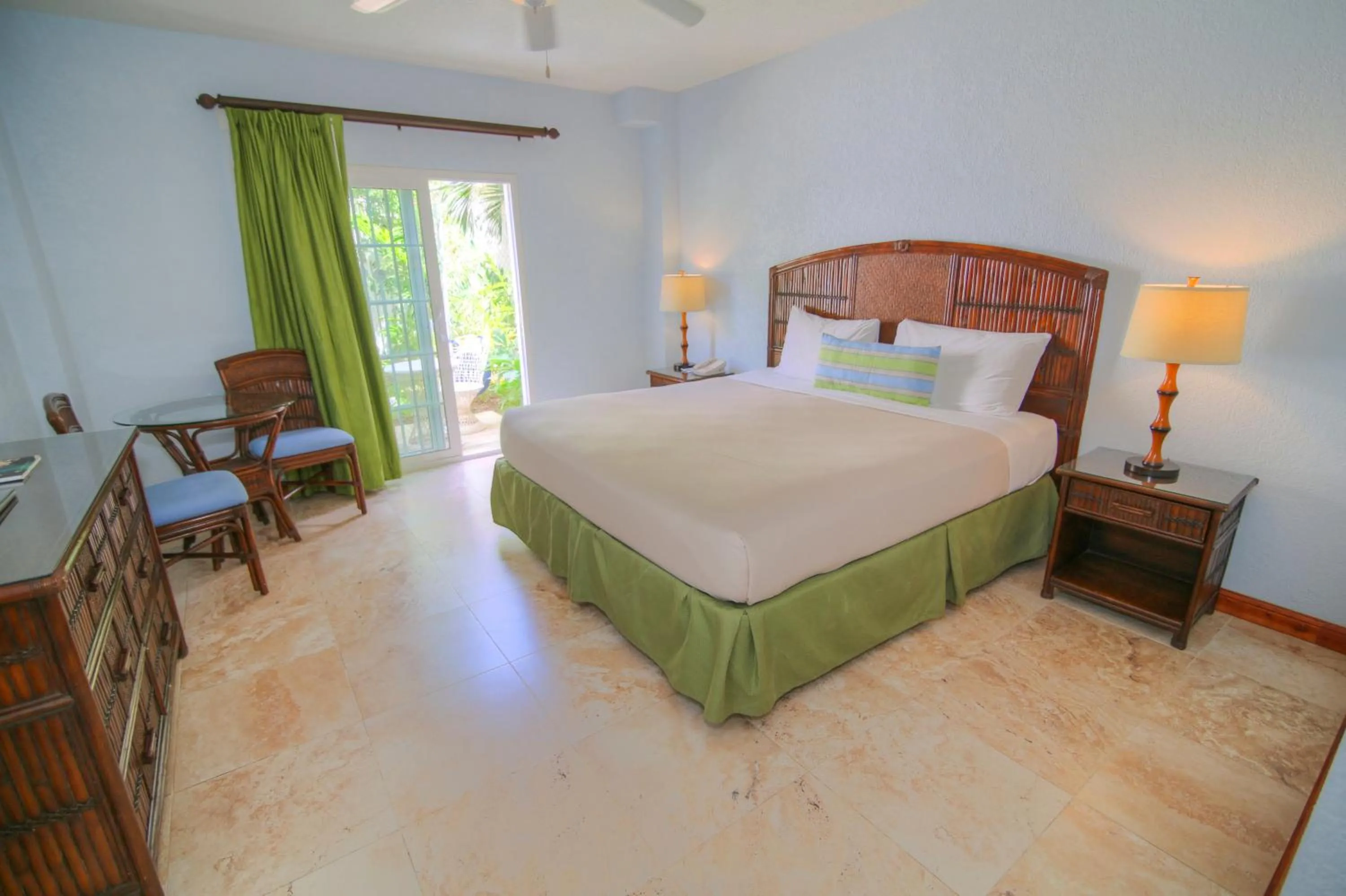 Photo of the whole room, Bed in Coco La Palm