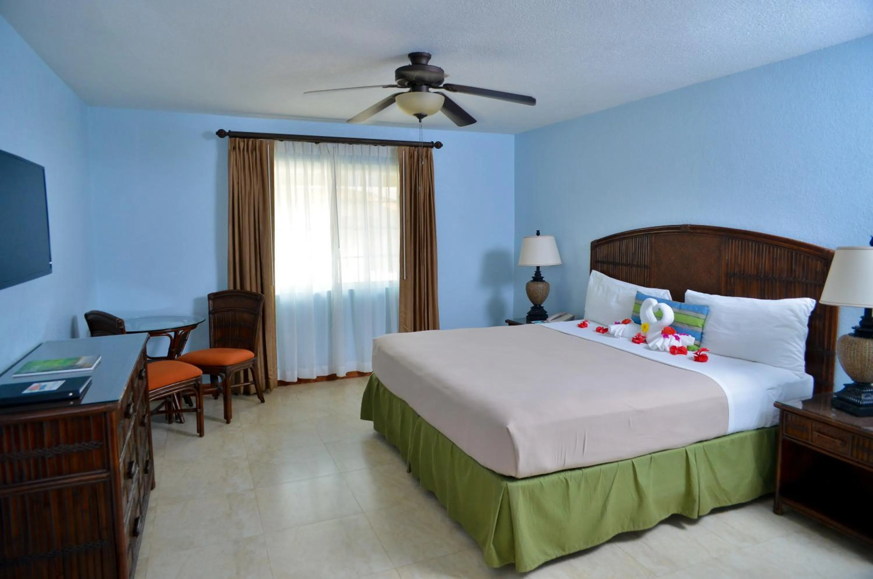 Photo of the whole room, Bed in Coco La Palm