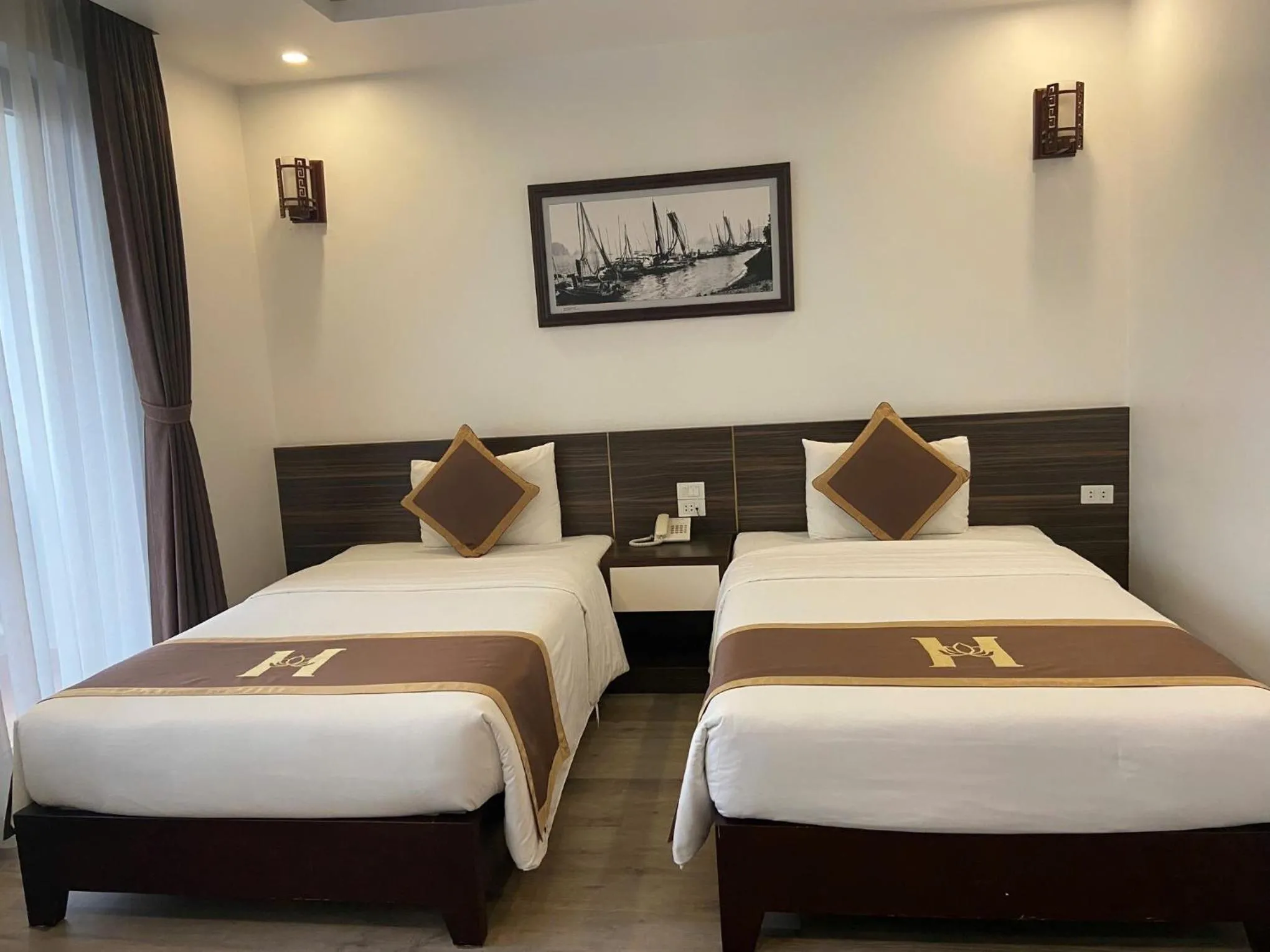 Twin Room in Helen Halong Hotel