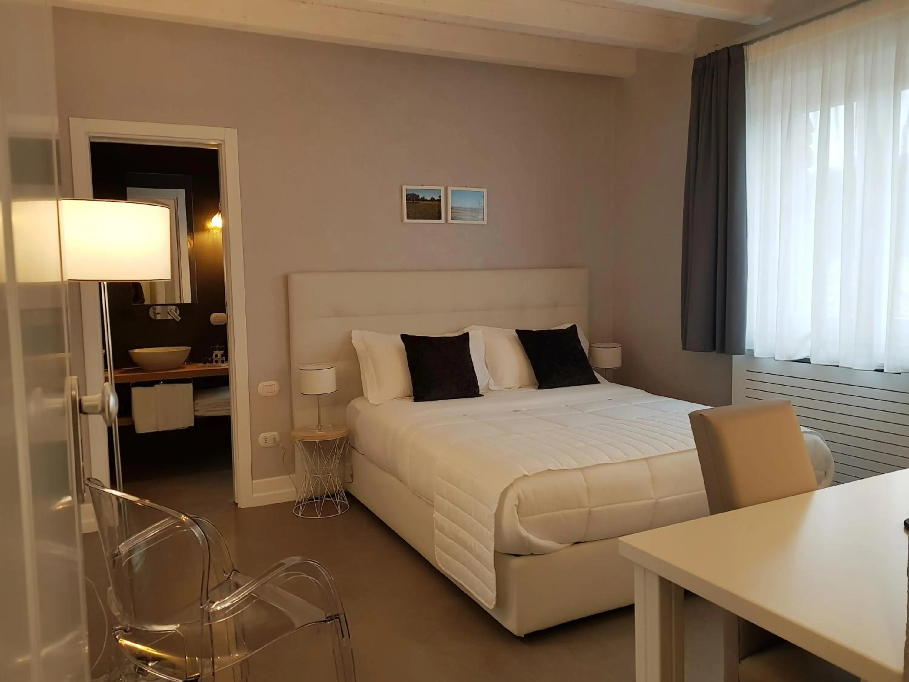 Bed in Hotel Villa Flora Relais